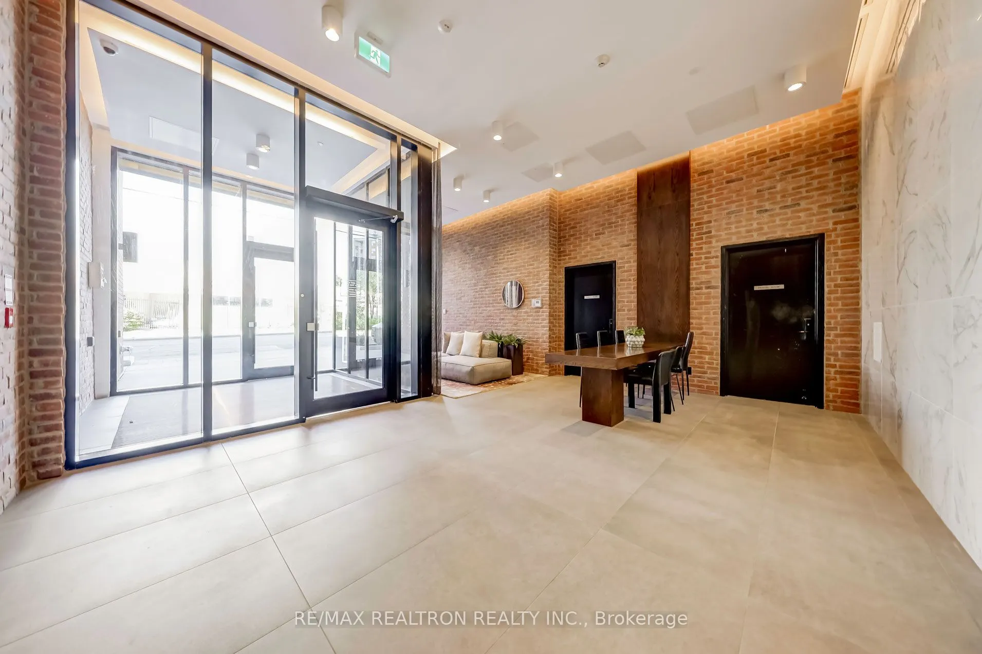 2799 Kingston Road, #907