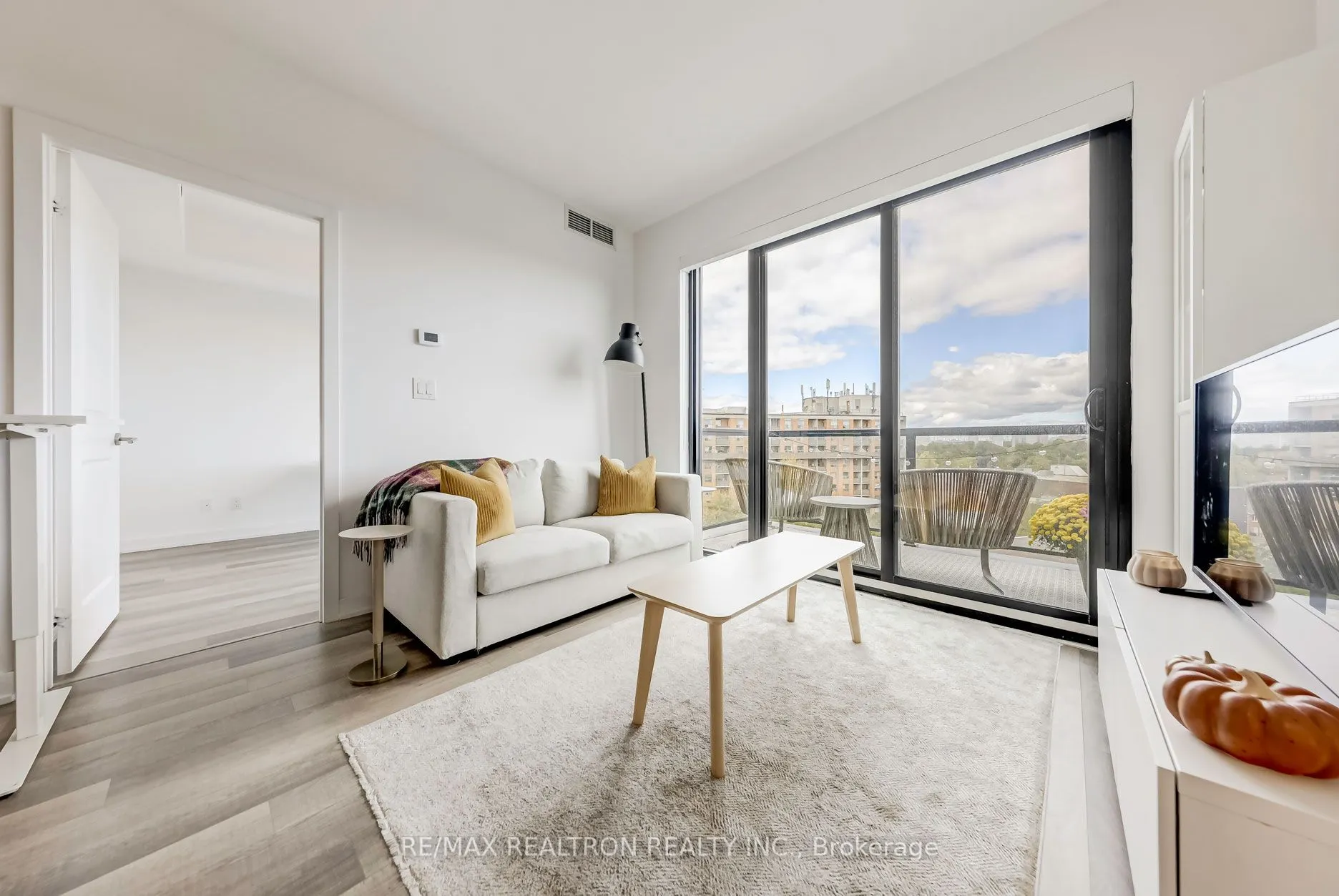 2799 Kingston Road, #907