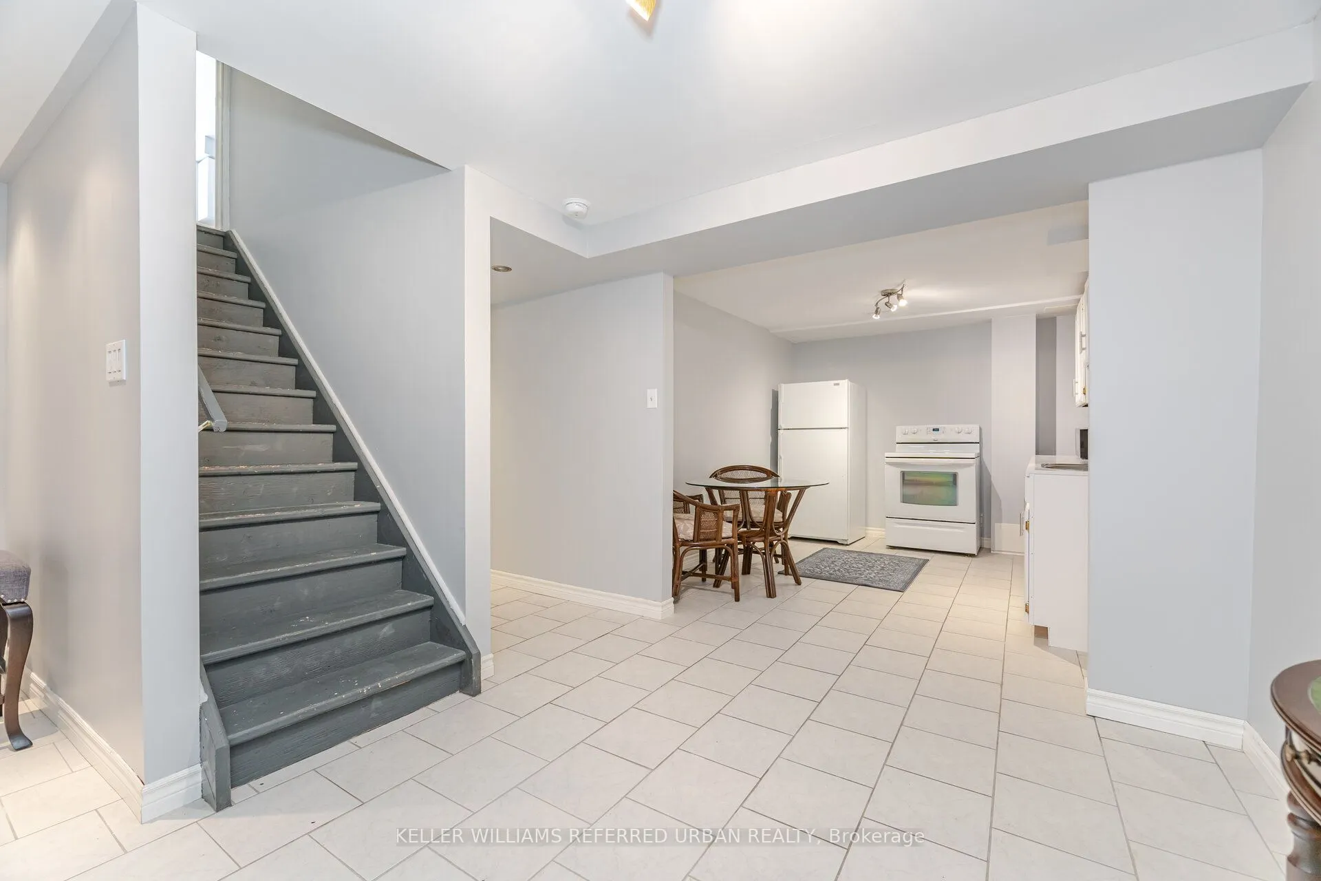 7 Holmes Crescent