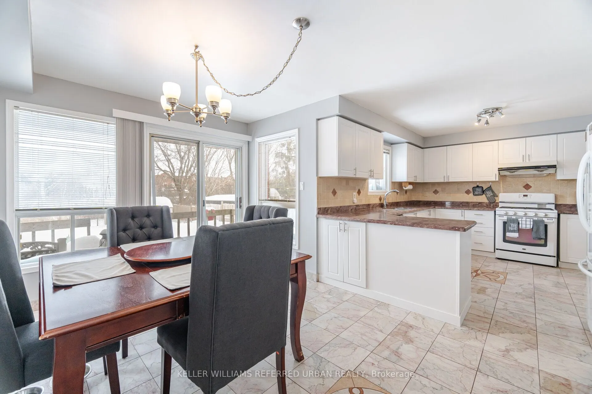 7 Holmes Crescent