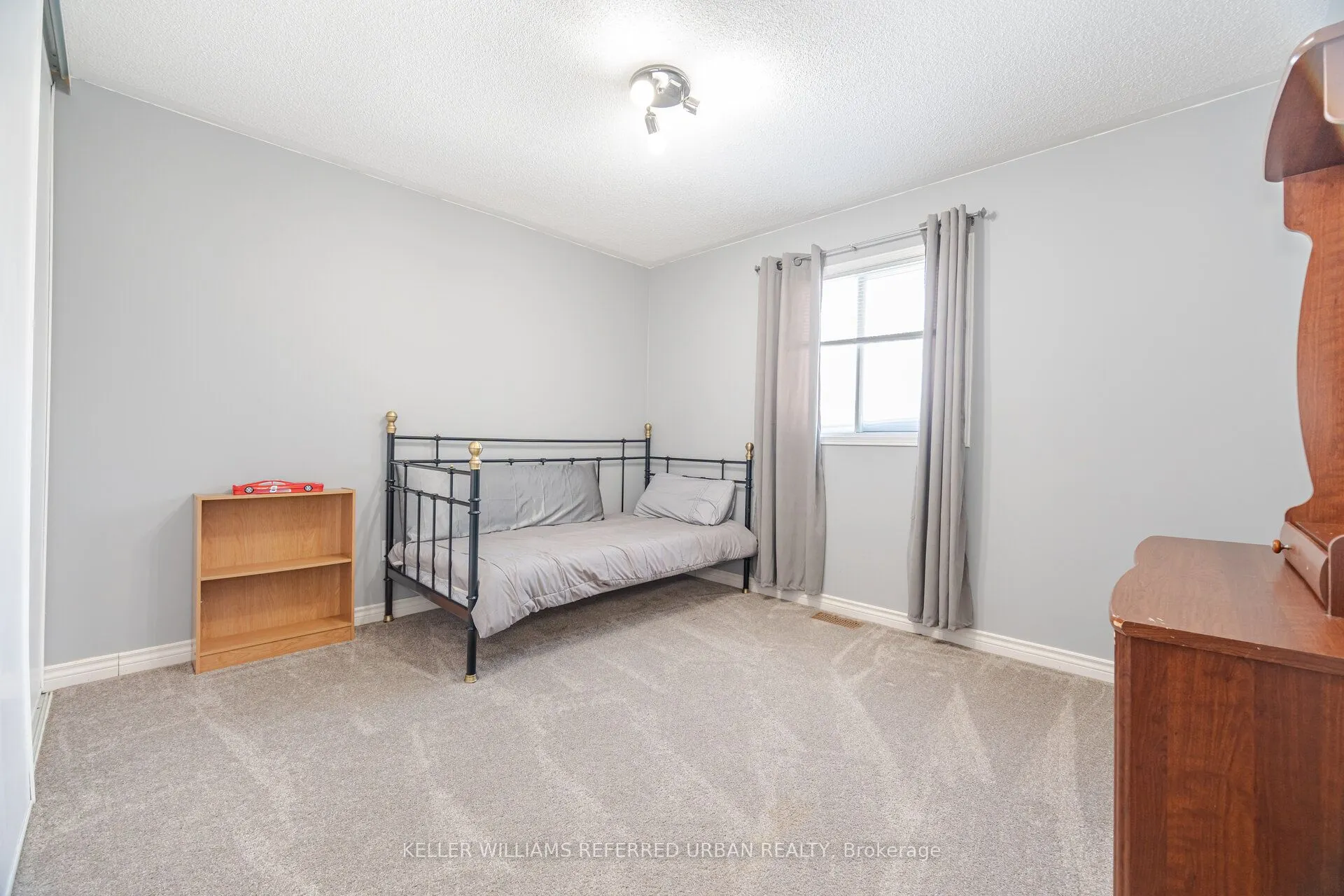 7 Holmes Crescent