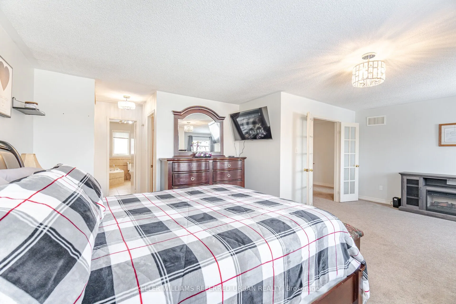 7 Holmes Crescent