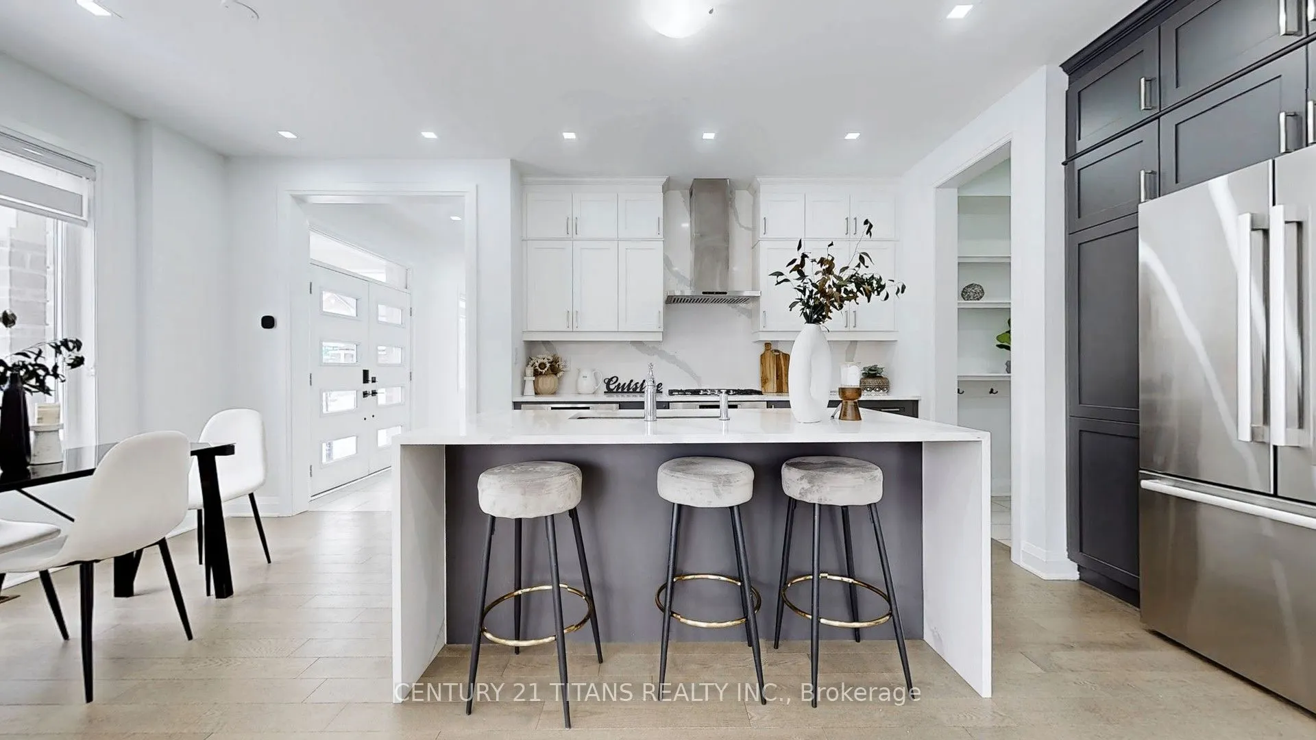 2909 Scotch Pine Lane