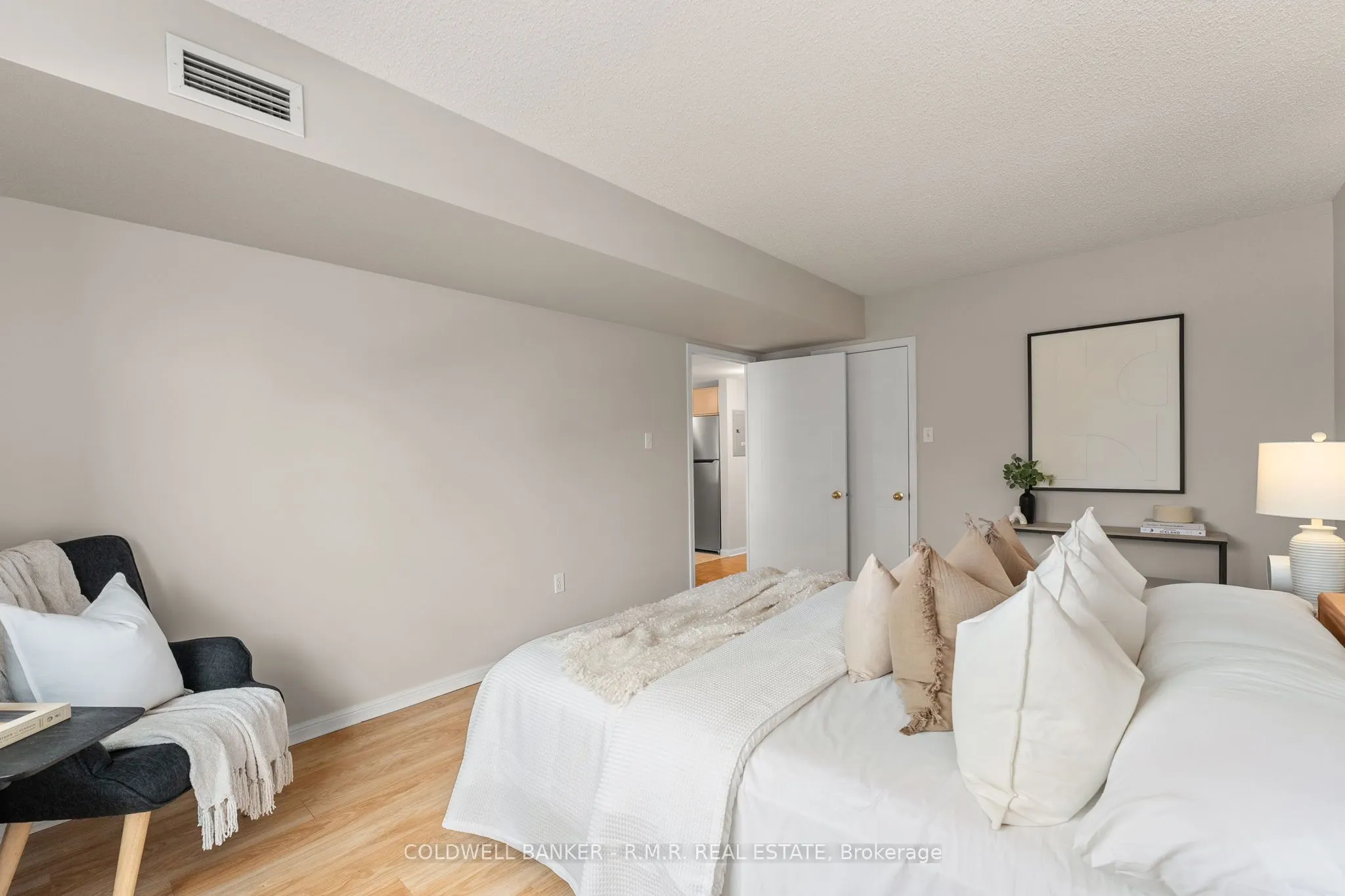 95 Wellington Street, #313