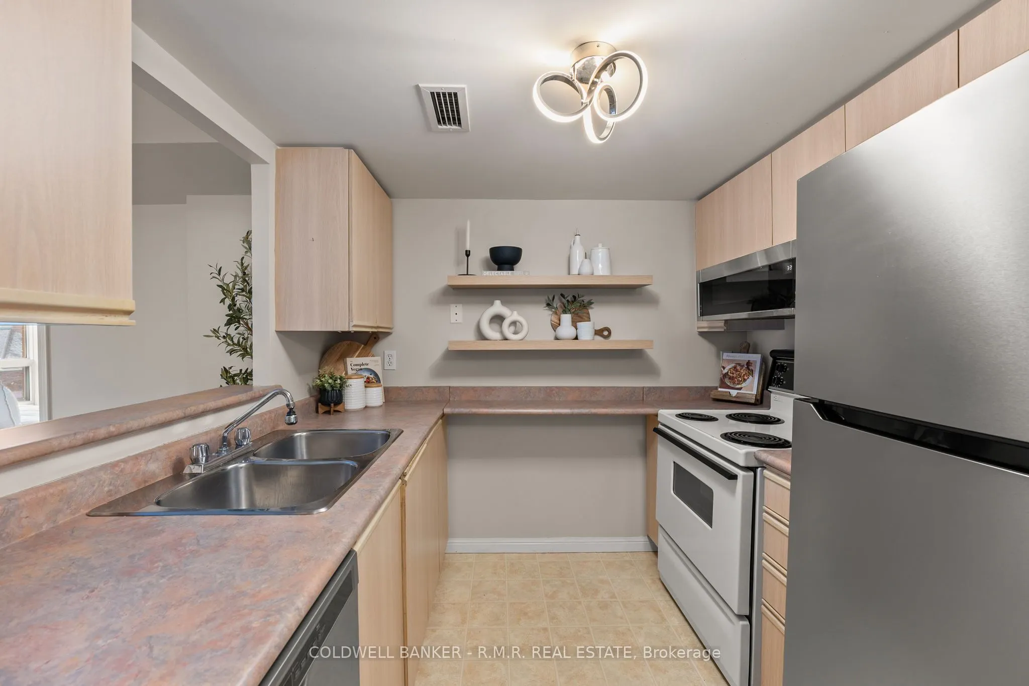 95 Wellington Street, #313