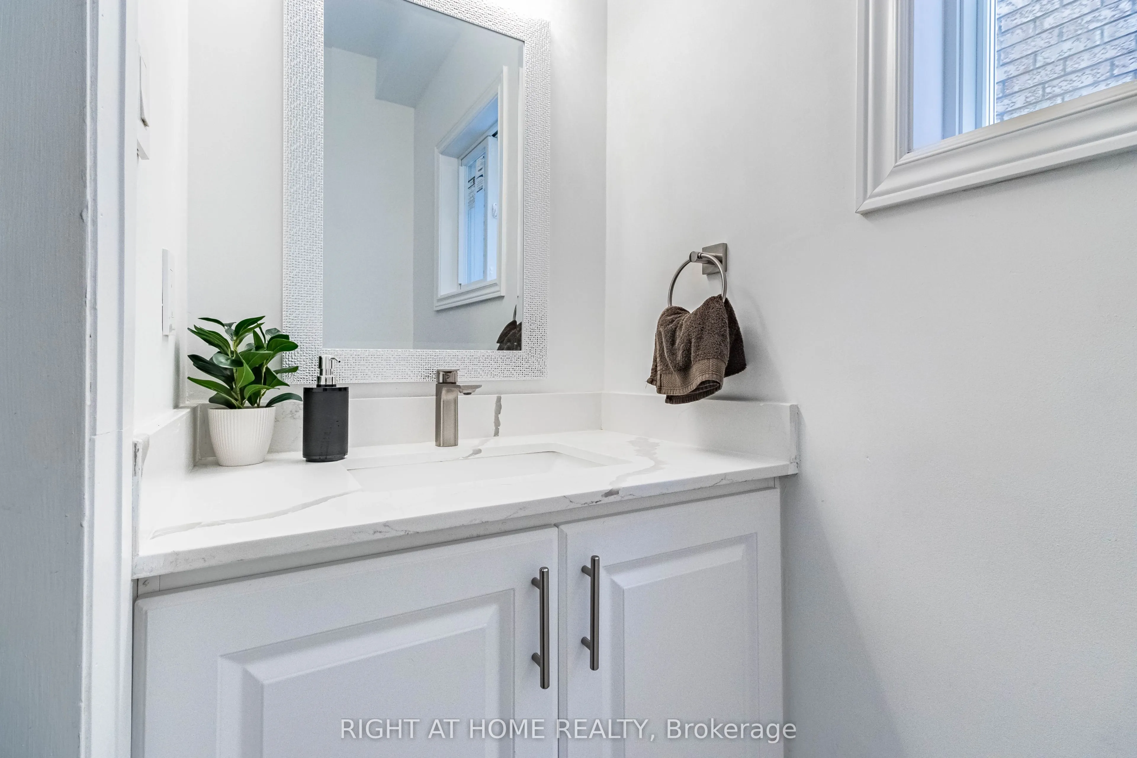 1446 Sandhurst Crescent