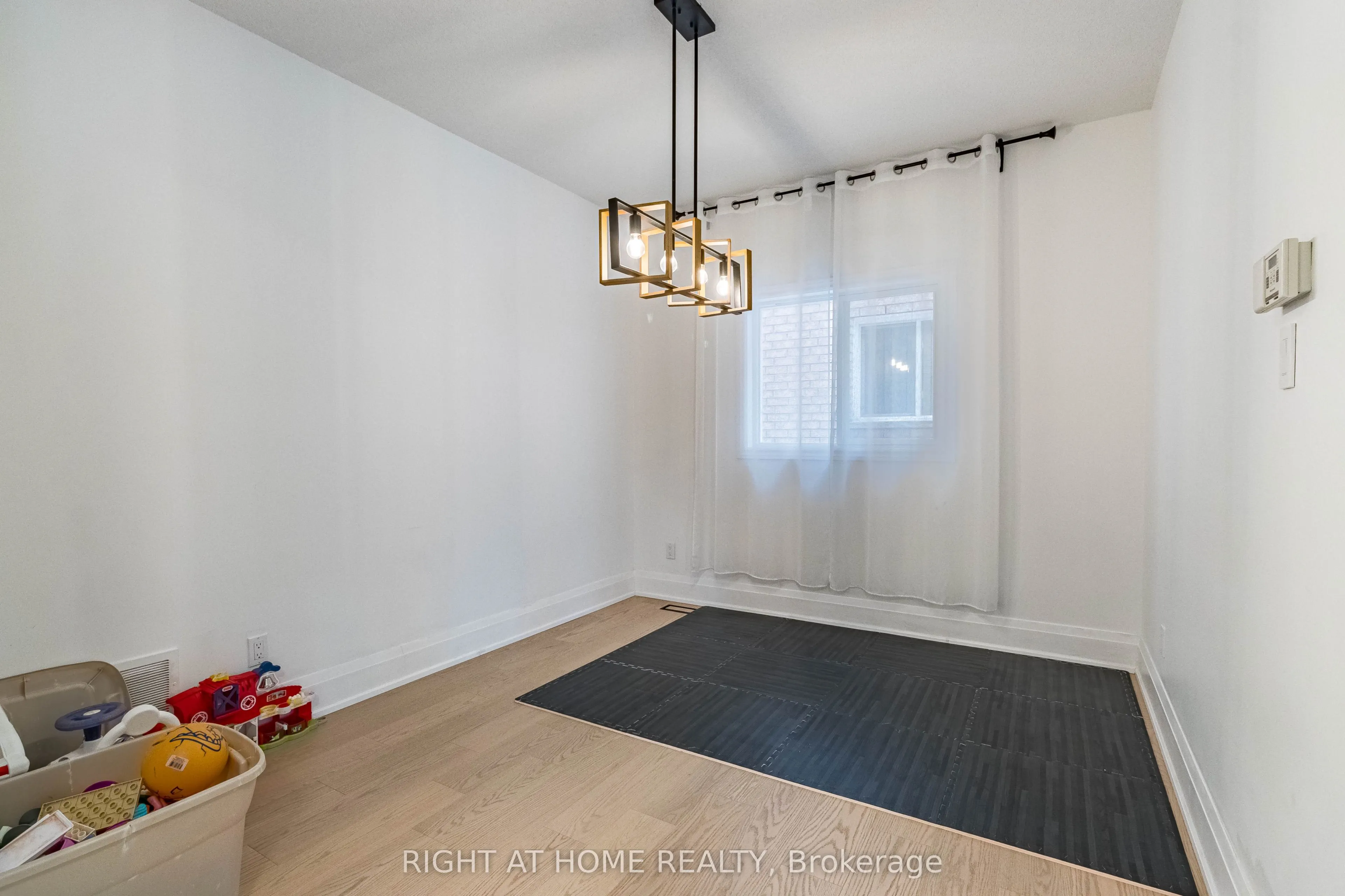 1446 Sandhurst Crescent
