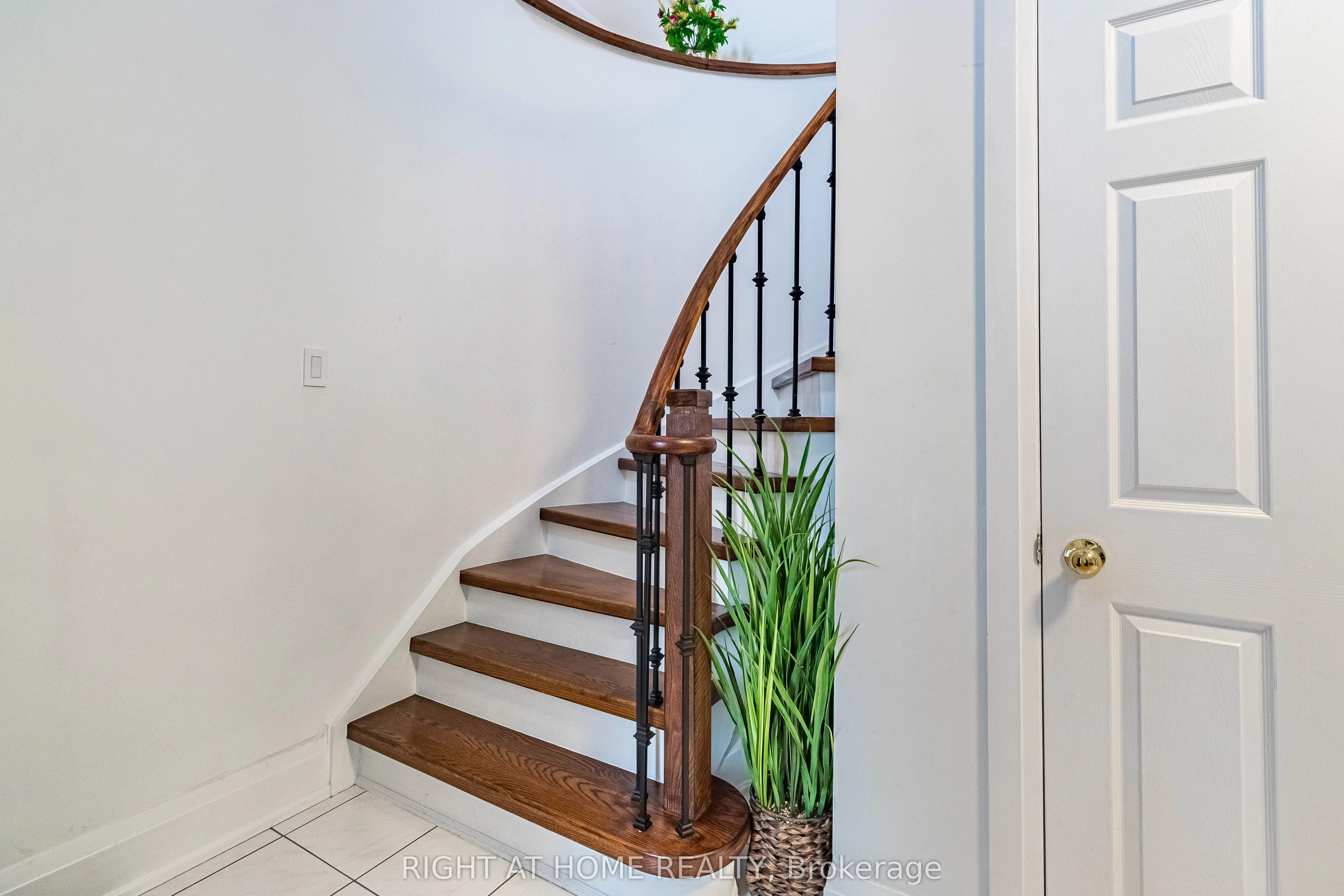1446 Sandhurst Crescent