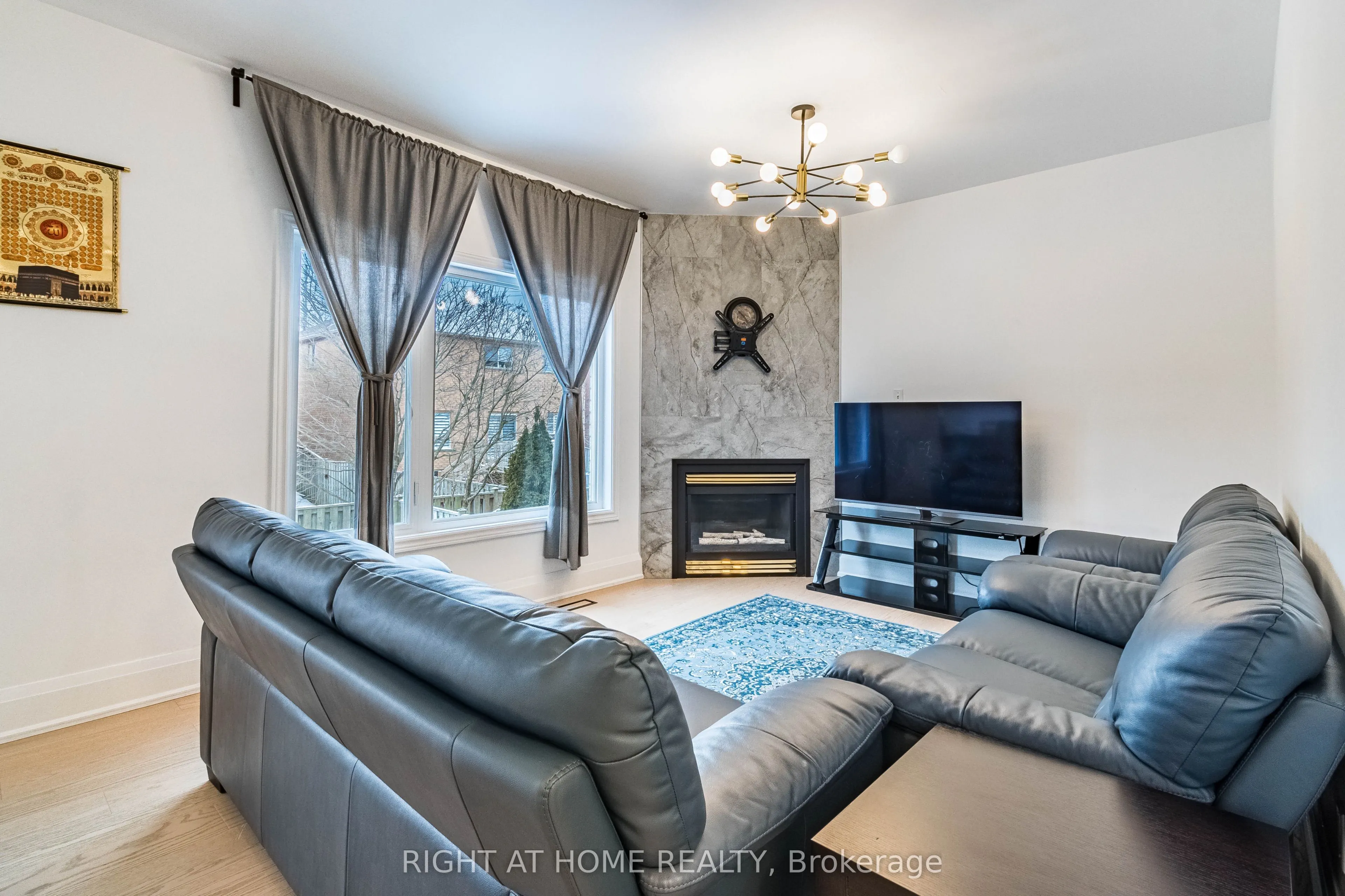 1446 Sandhurst Crescent