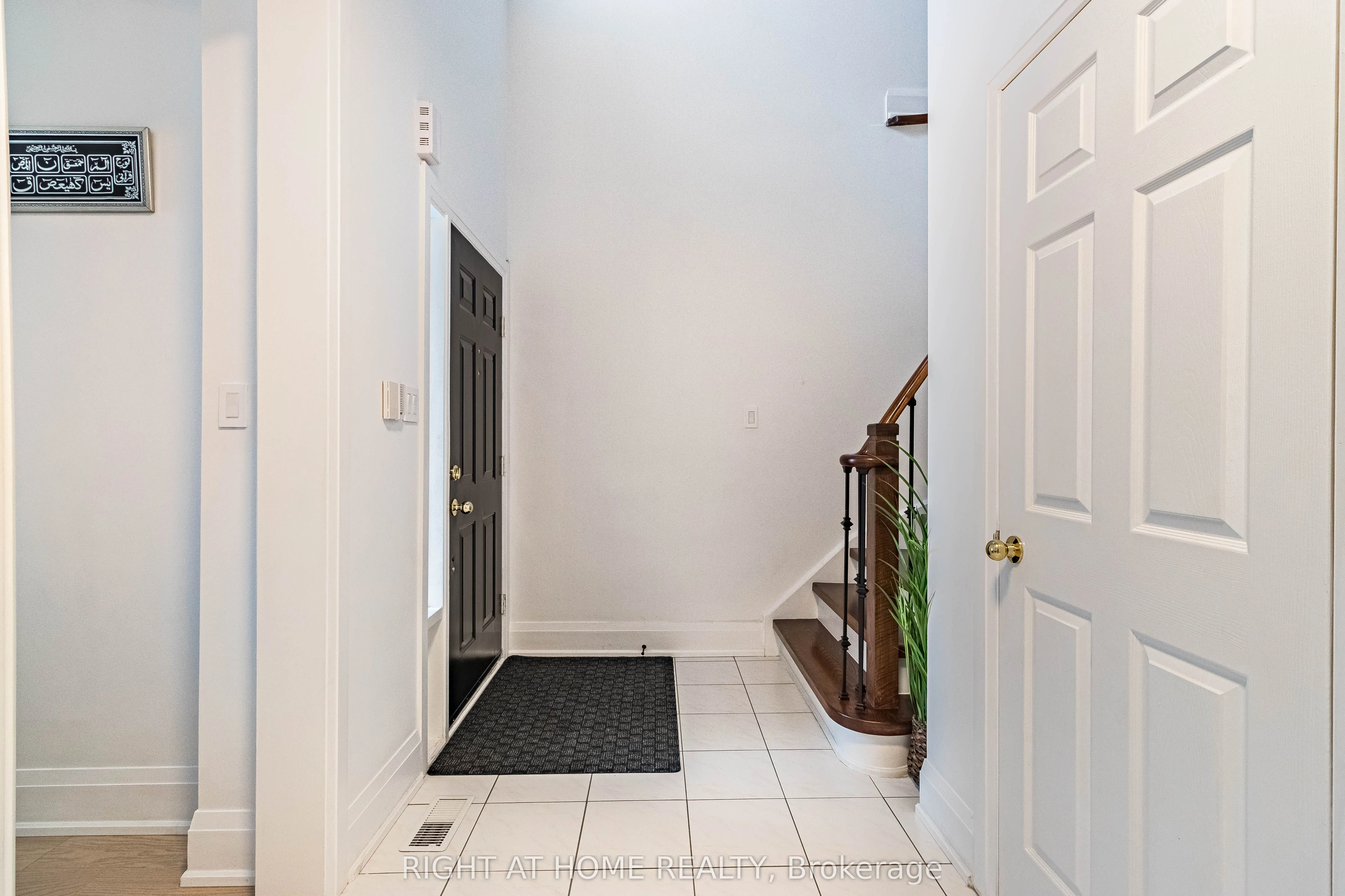 1446 Sandhurst Crescent