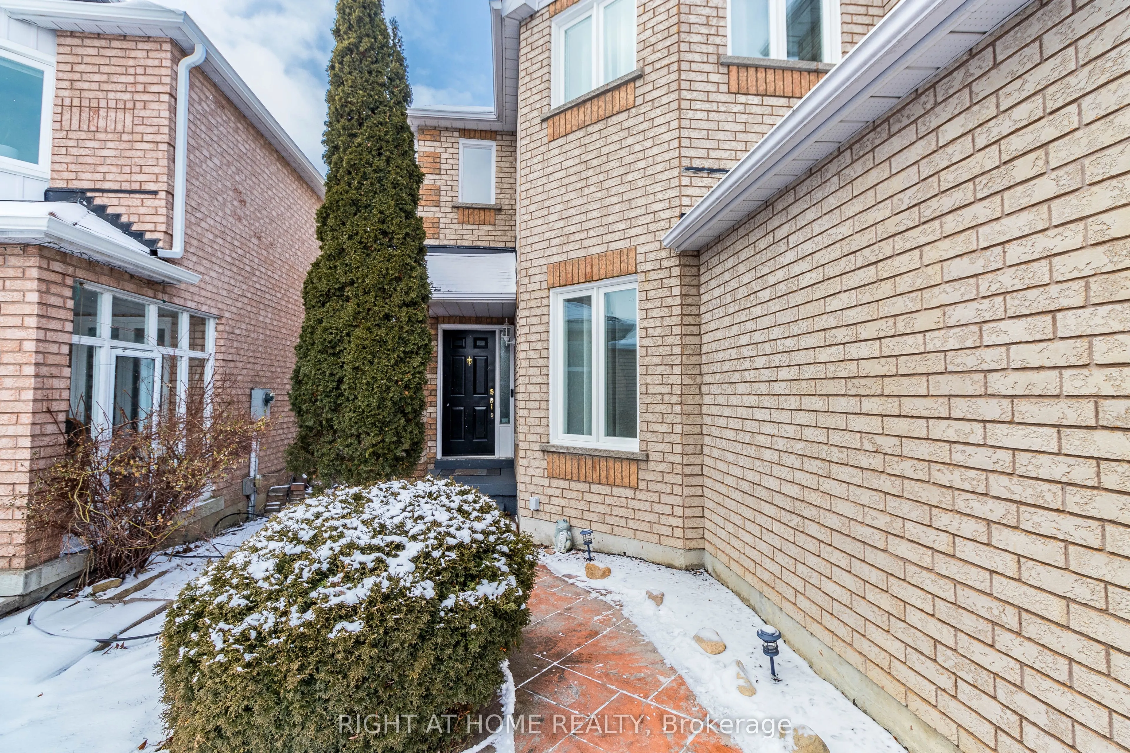 1446 Sandhurst Crescent