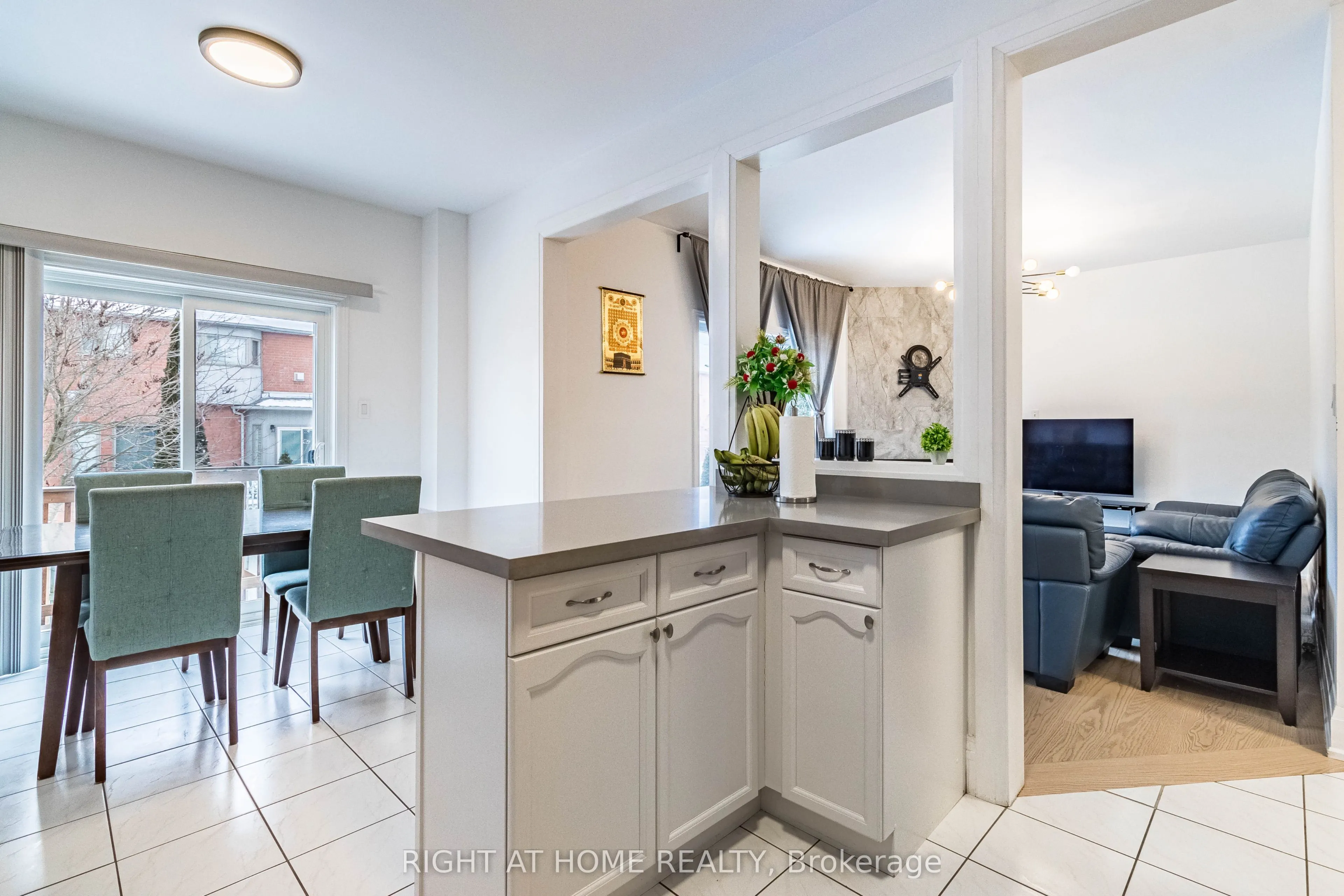 1446 Sandhurst Crescent