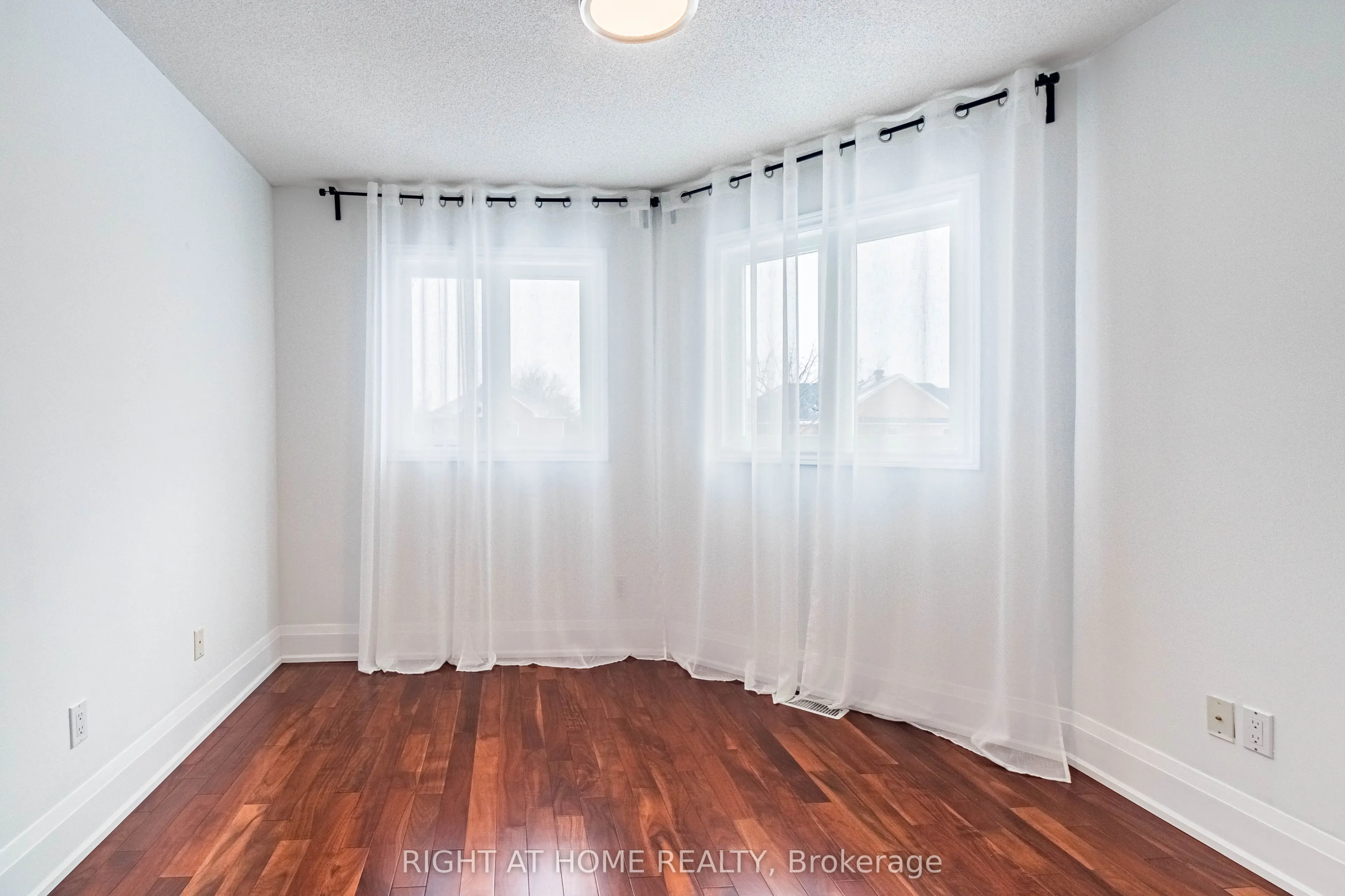 1446 Sandhurst Crescent