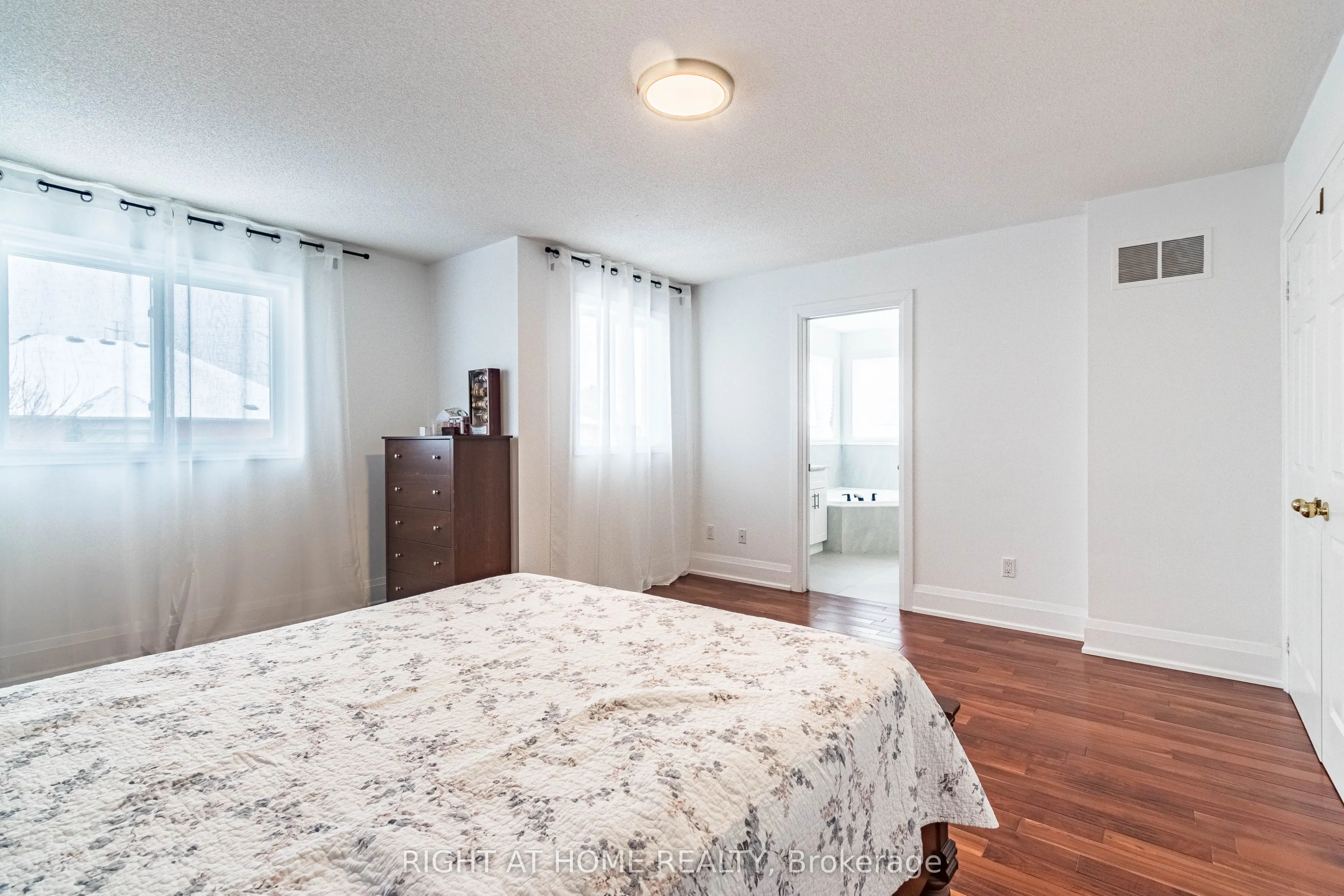 1446 Sandhurst Crescent