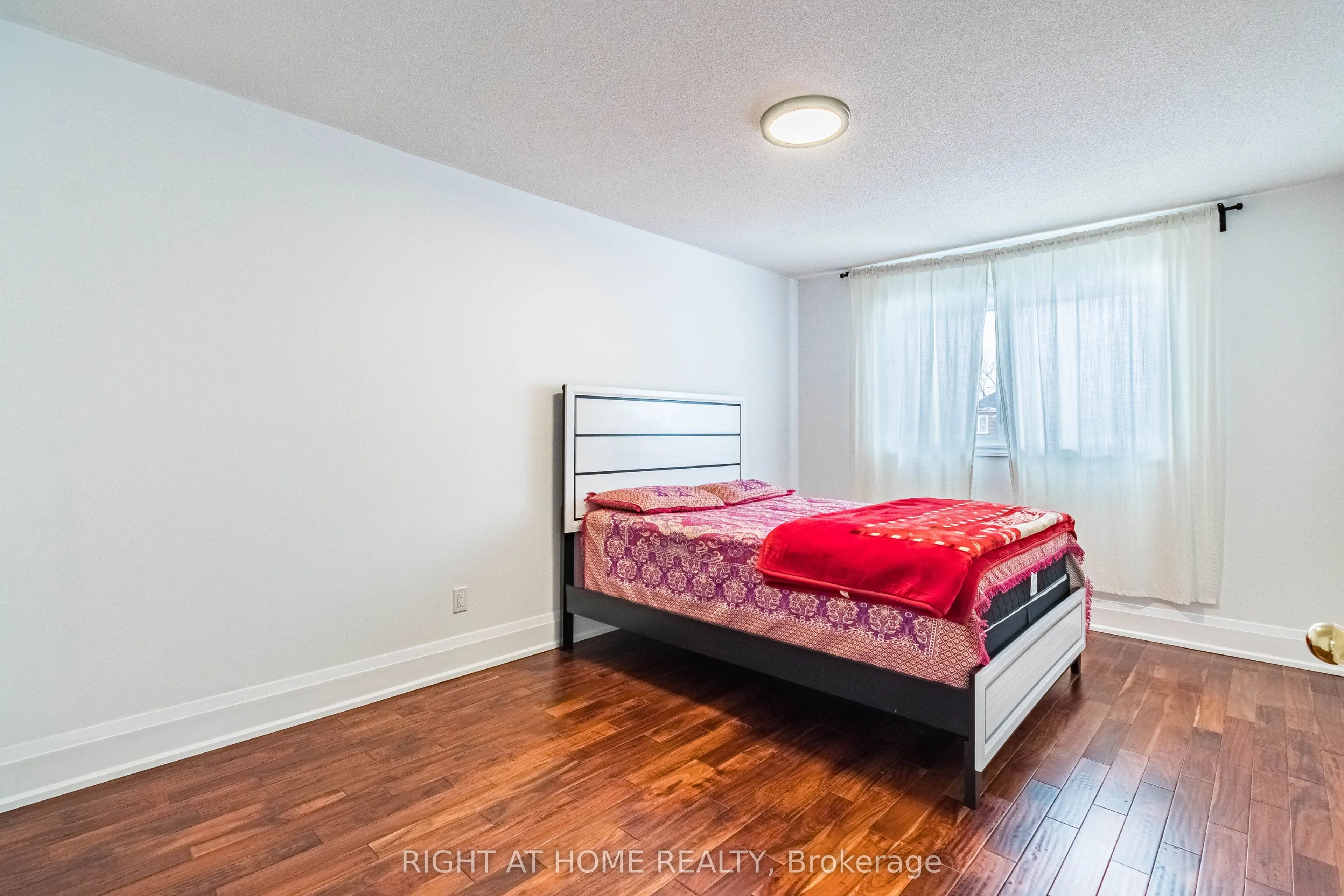 1446 Sandhurst Crescent