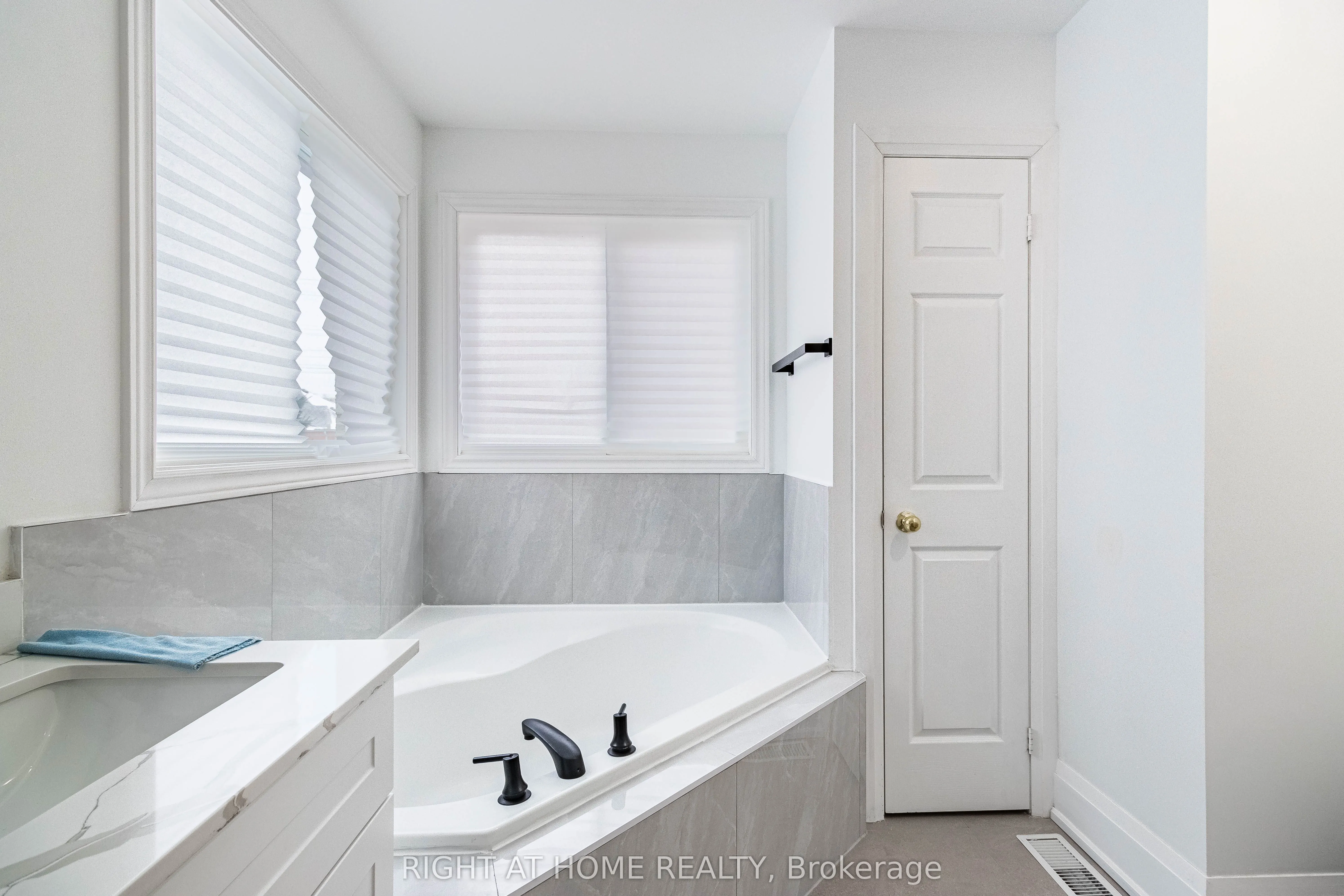 1446 Sandhurst Crescent