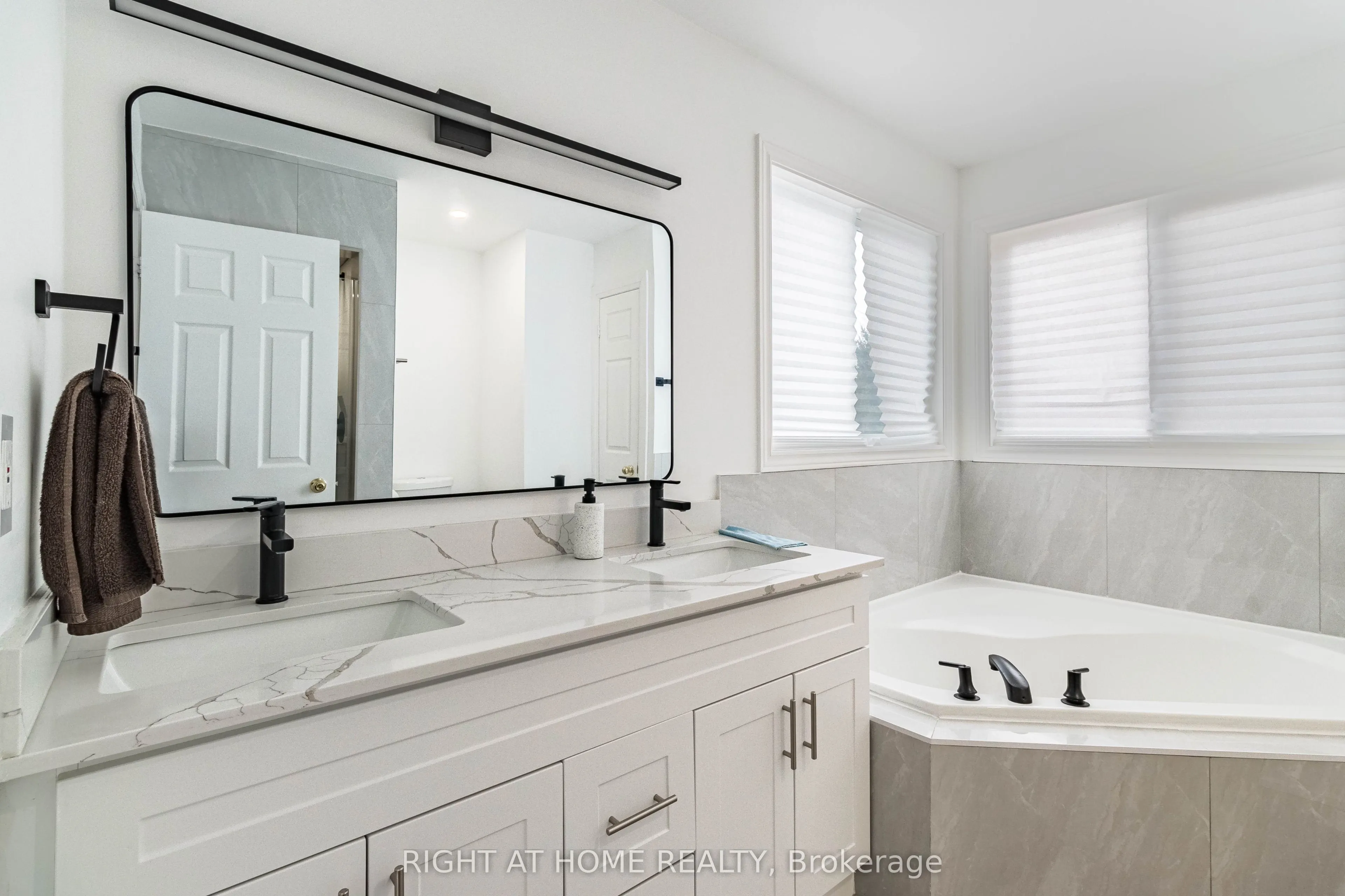 1446 Sandhurst Crescent