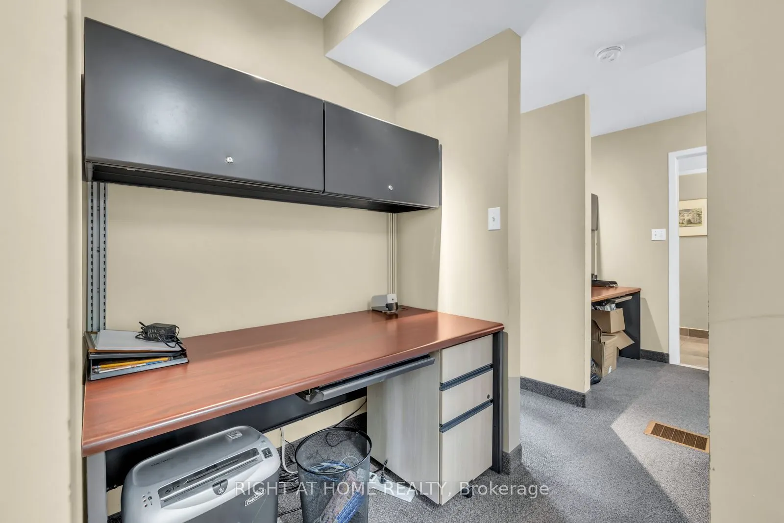 571 Kingston Road W