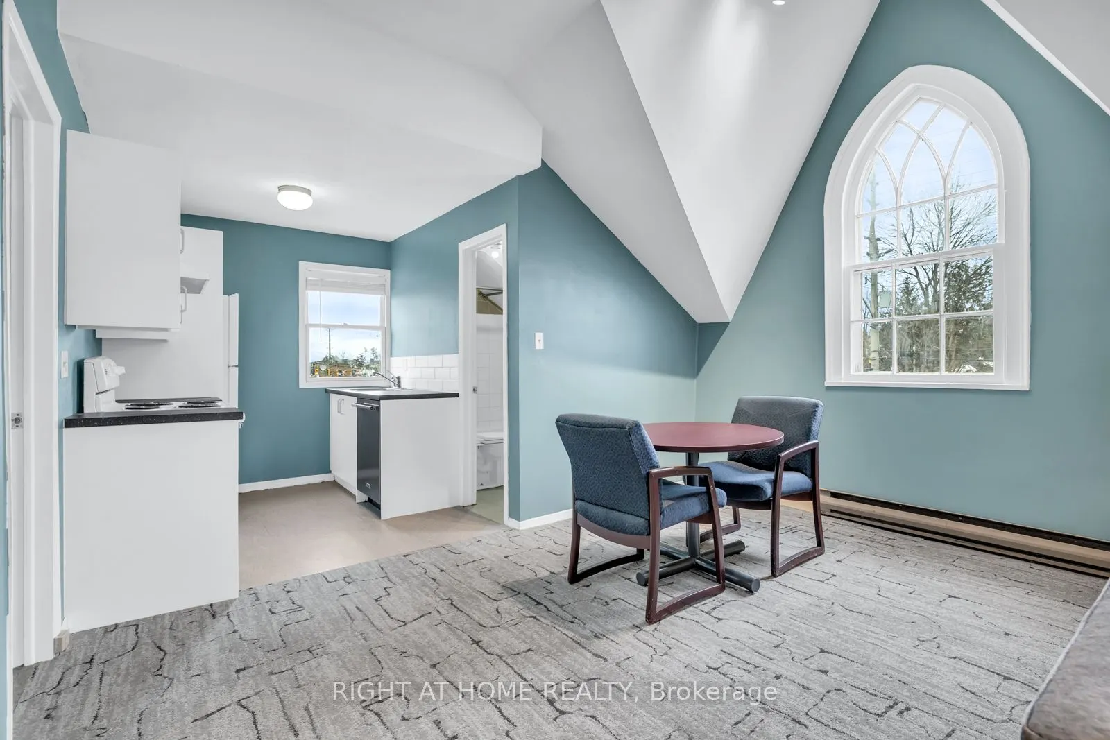 571 Kingston Road W