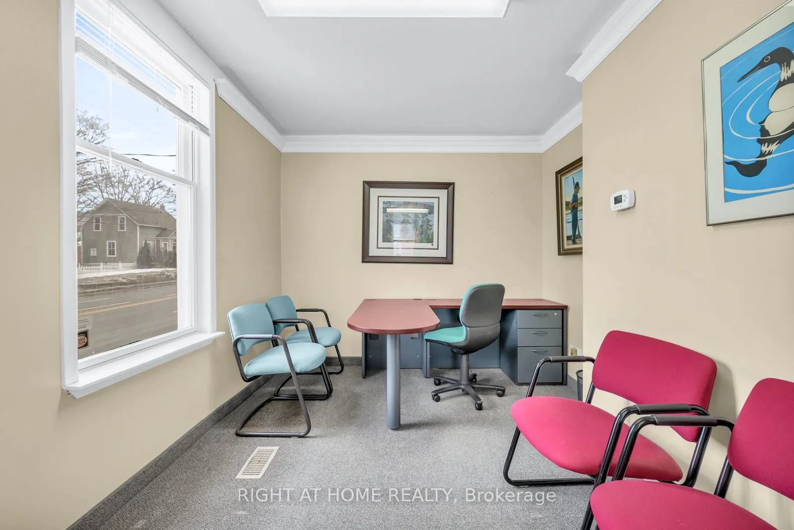 571 Kingston Road W