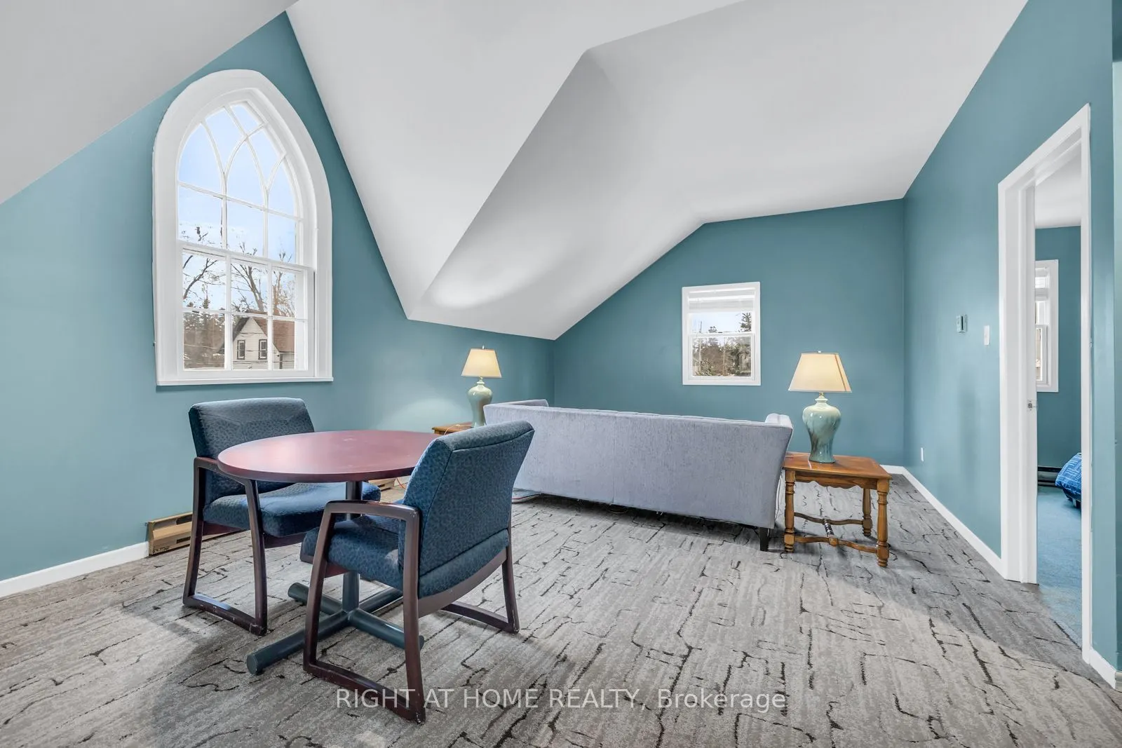 571 Kingston Road W