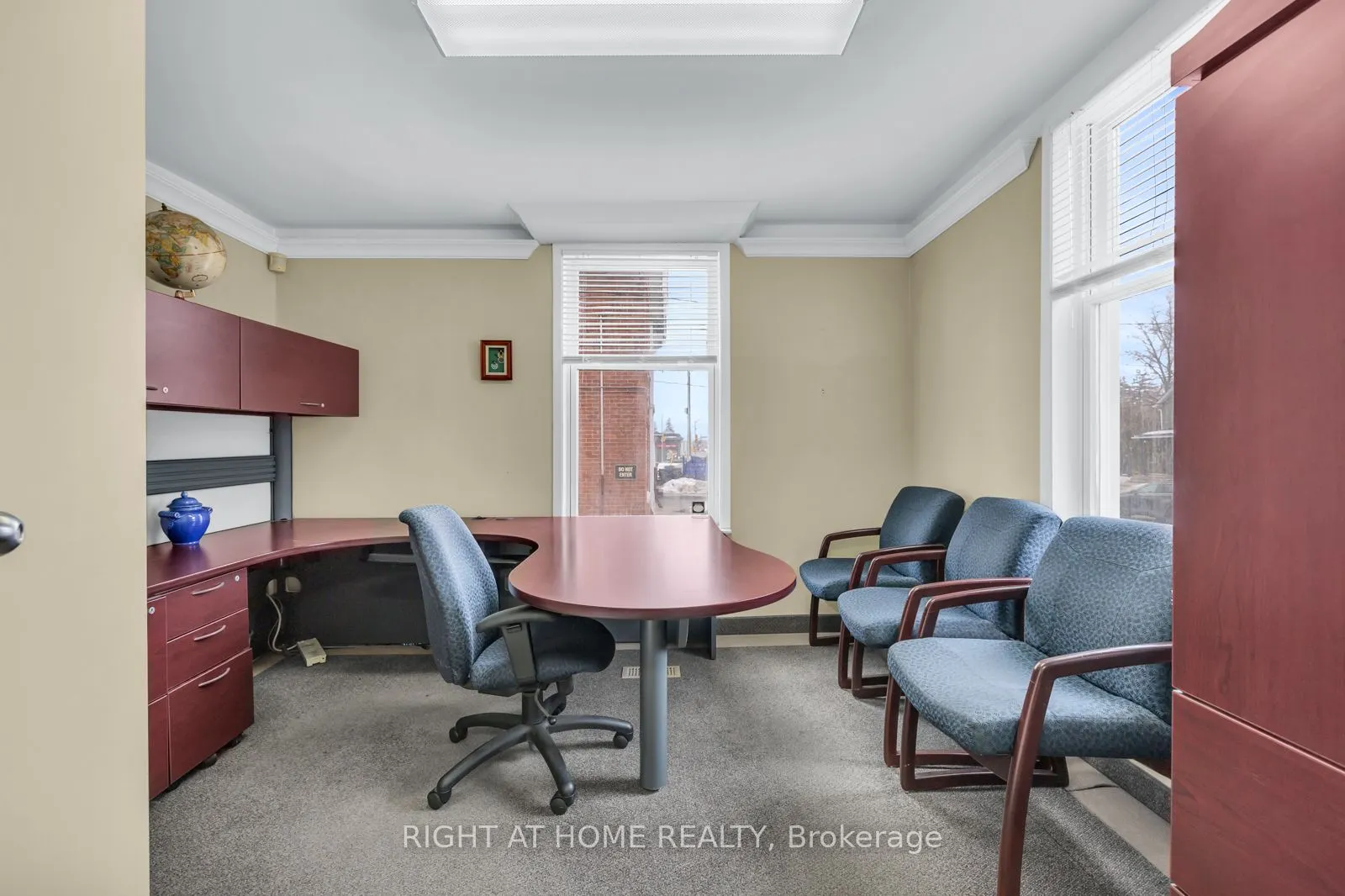 571 Kingston Road W