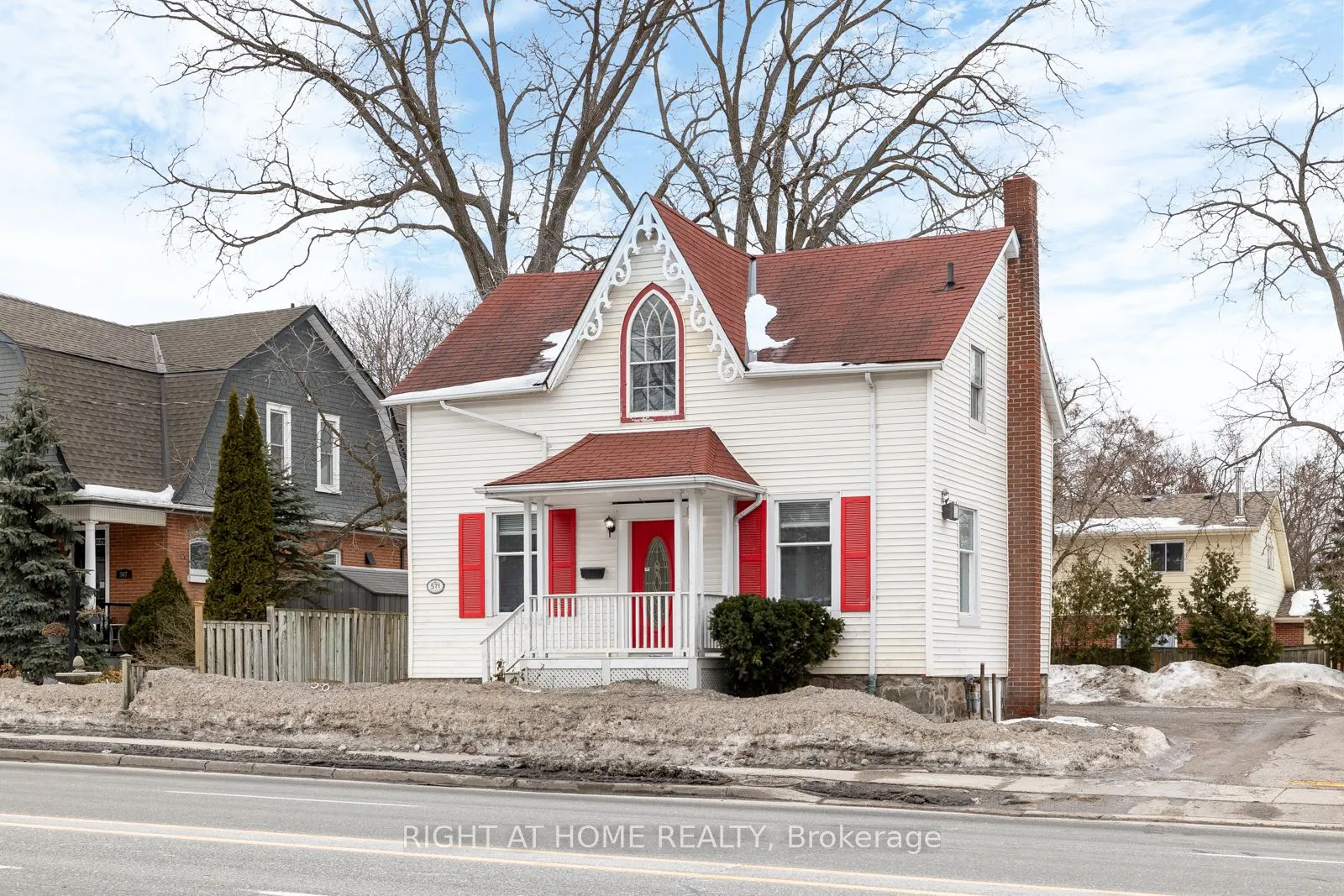 571 Kingston Road W