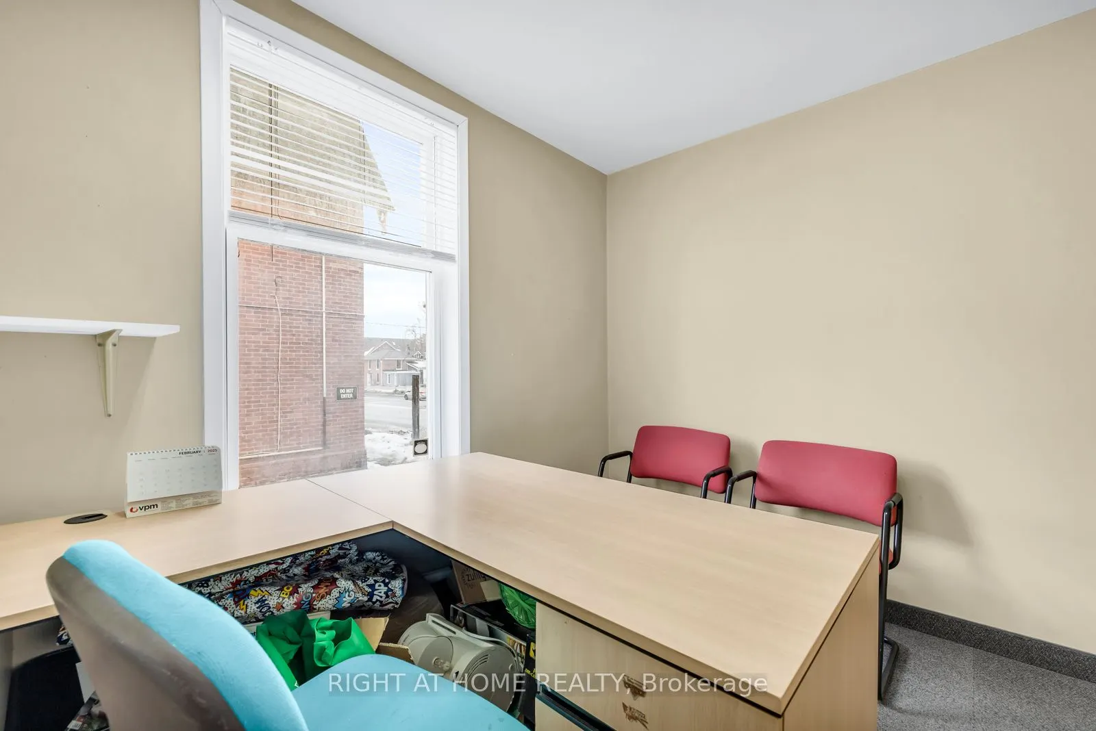 571 Kingston Road W