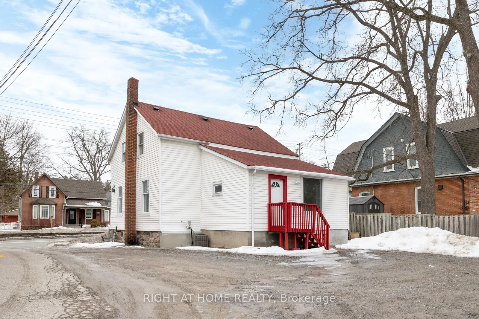 571 Kingston Road W