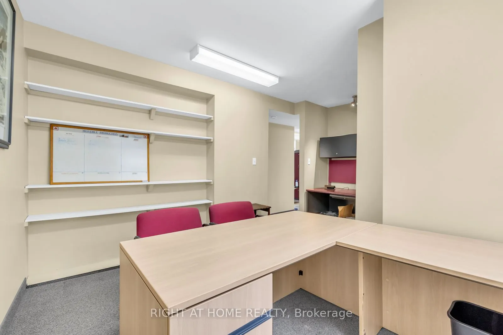 571 Kingston Road W