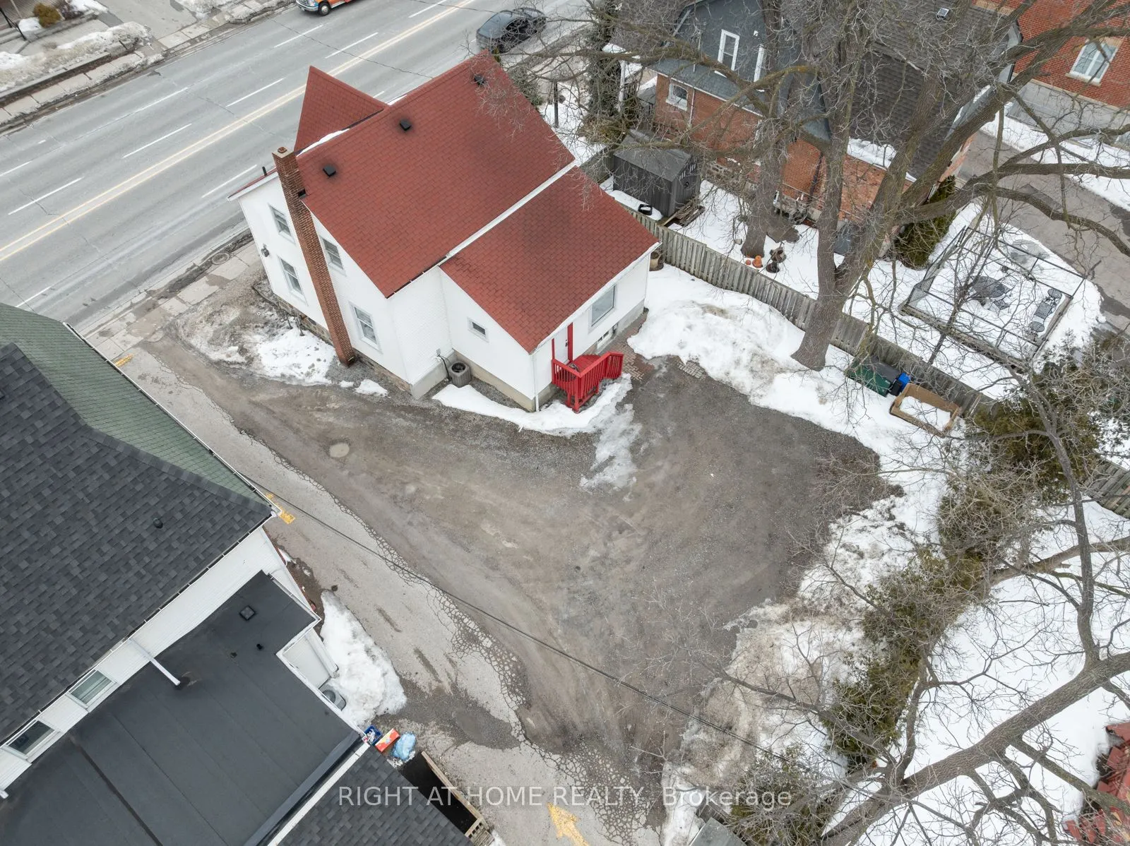 571 Kingston Road W