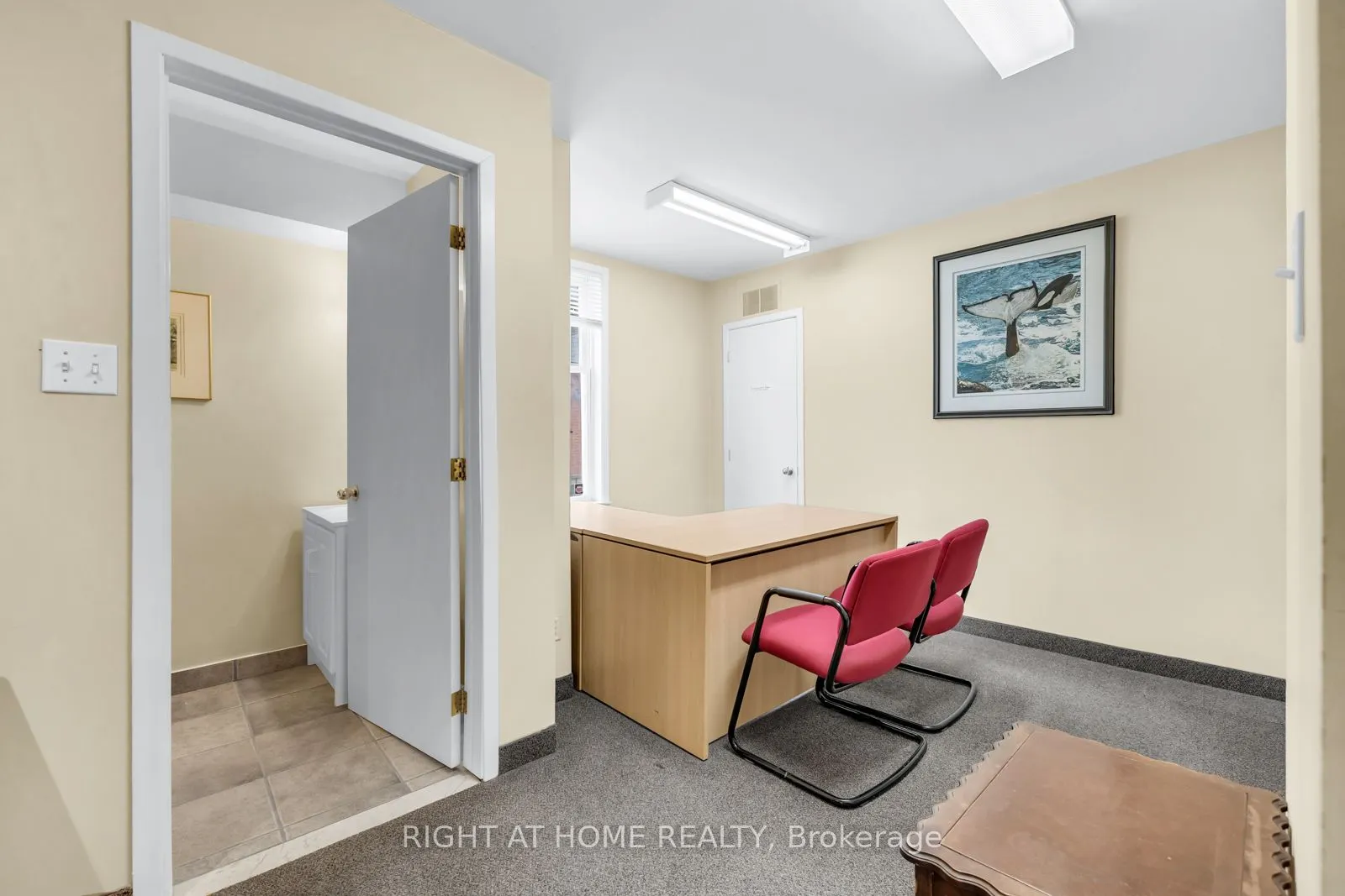 571 Kingston Road W