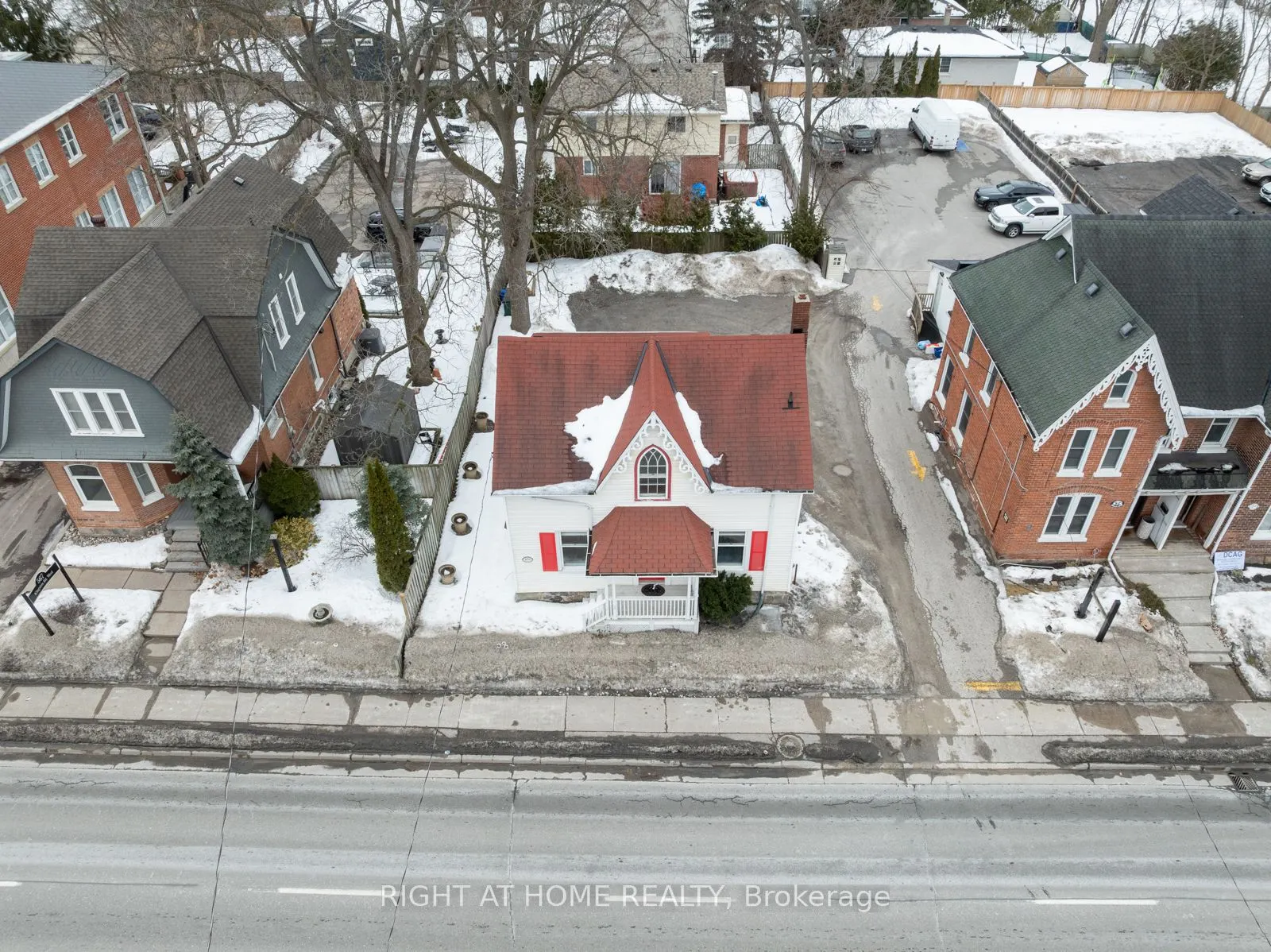 571 Kingston Road W