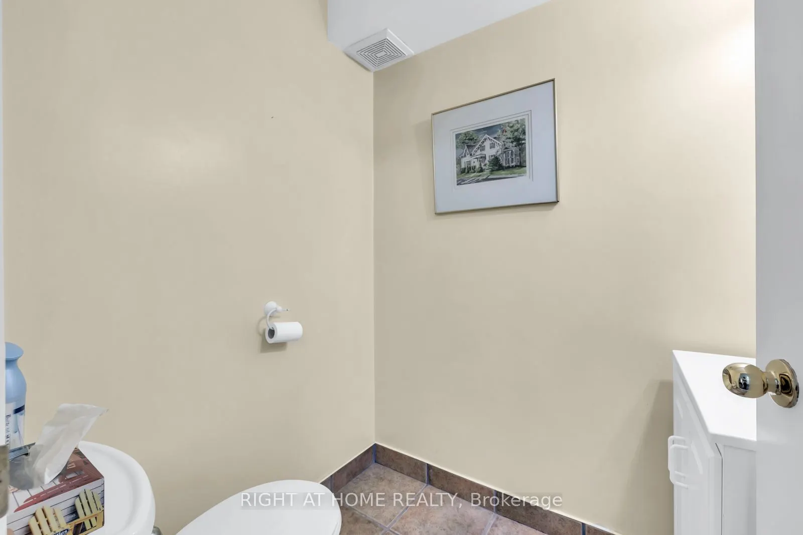 571 Kingston Road W