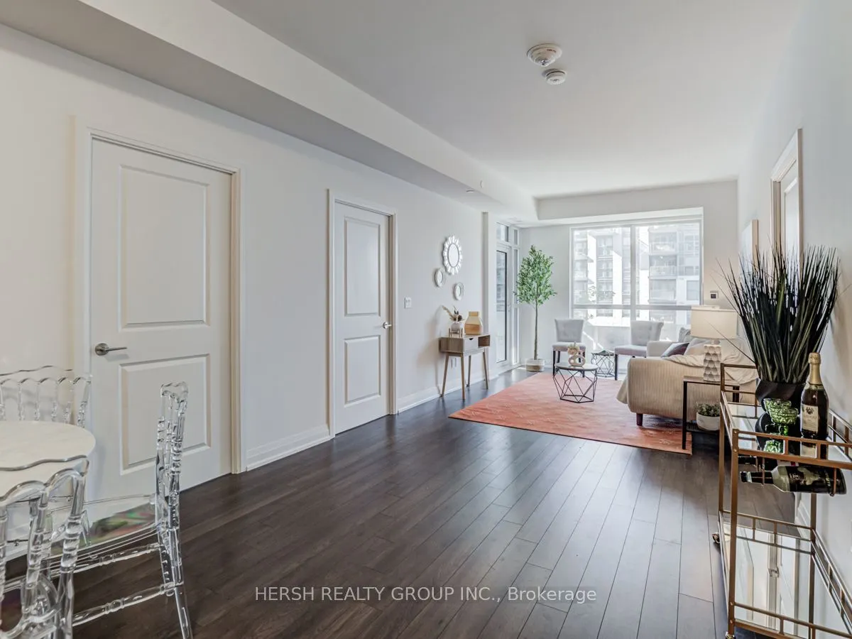 10 Meadowglen Place, #301