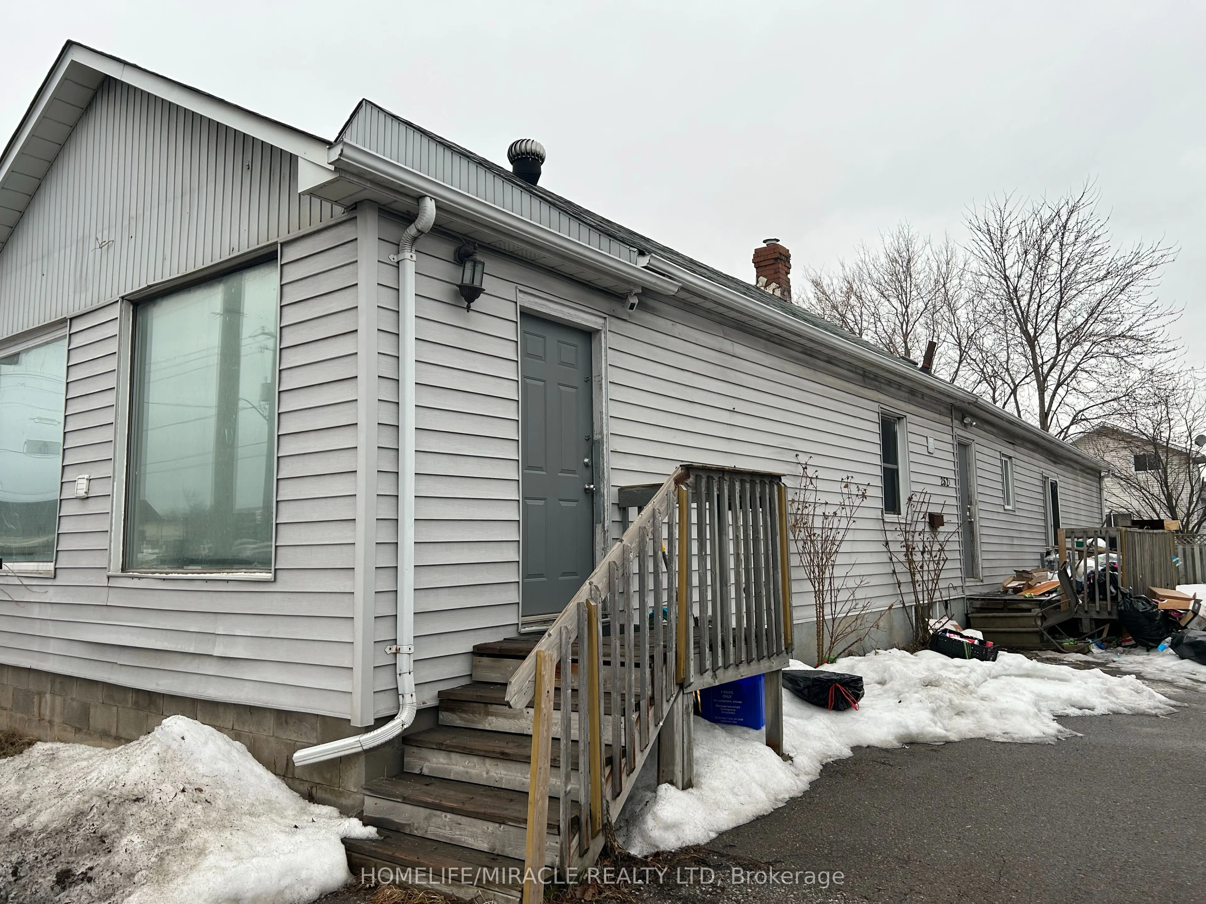 252 Bloor Street E