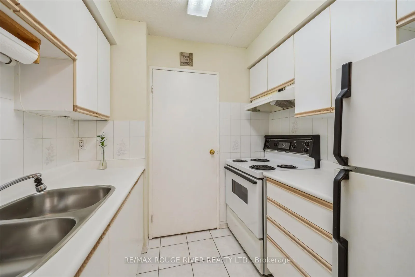 1535 Diefenbaker Court, #601