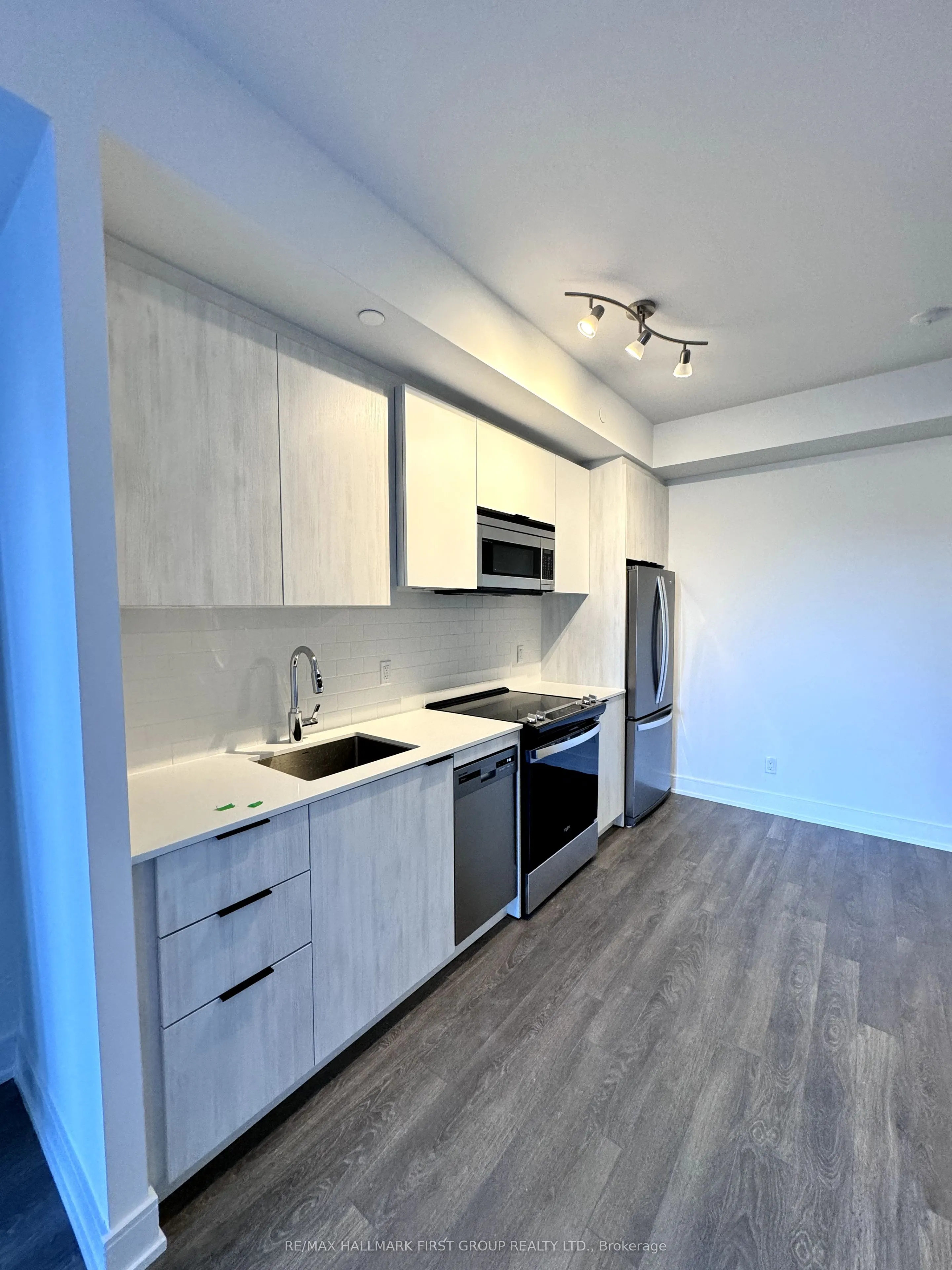 1350 Ellesmere Road, #301