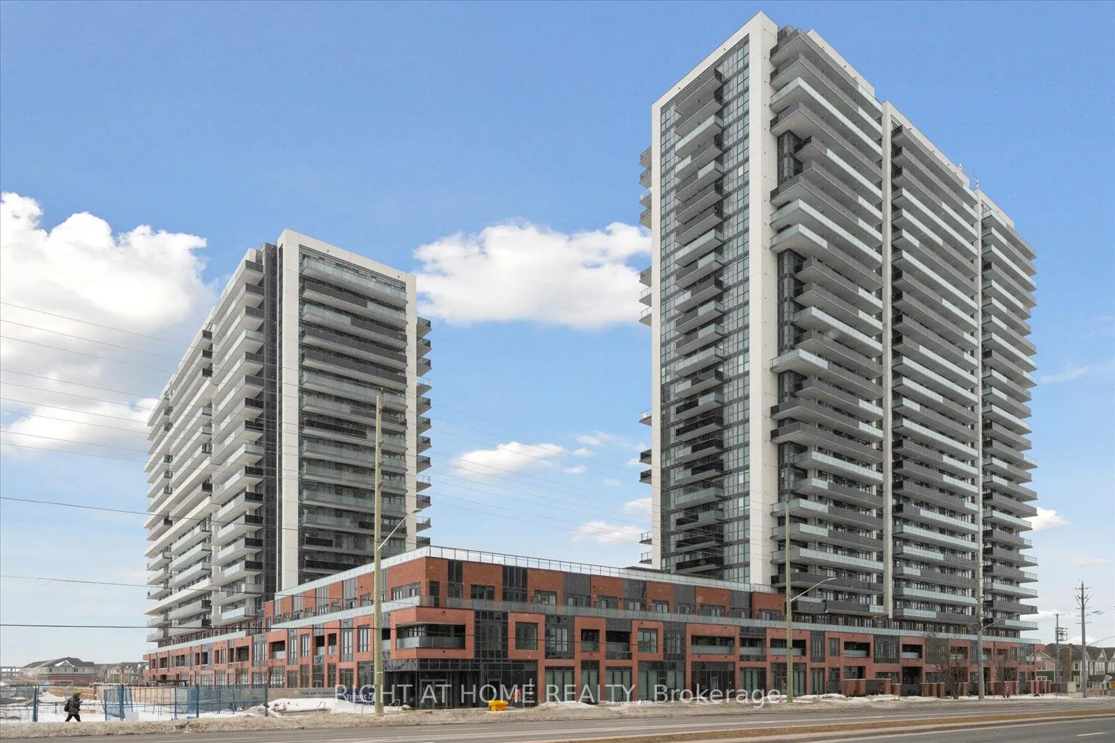 2545 Simcoe Street N, #1613