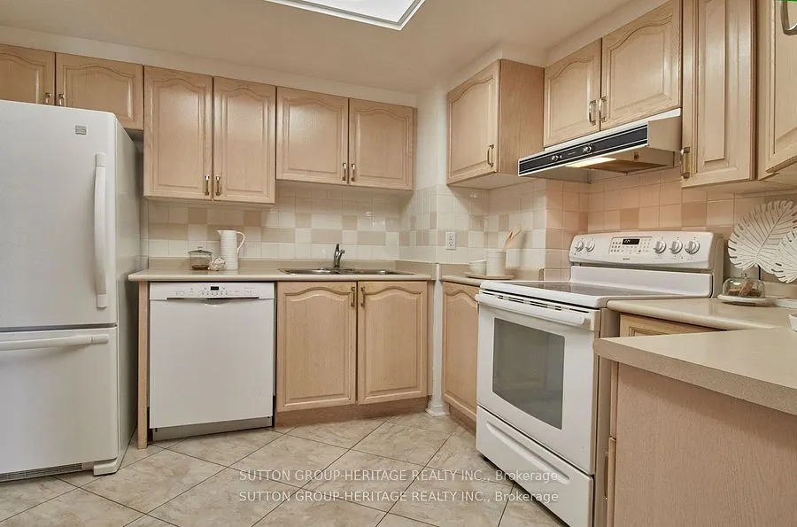 712 Rossland Road E, #401