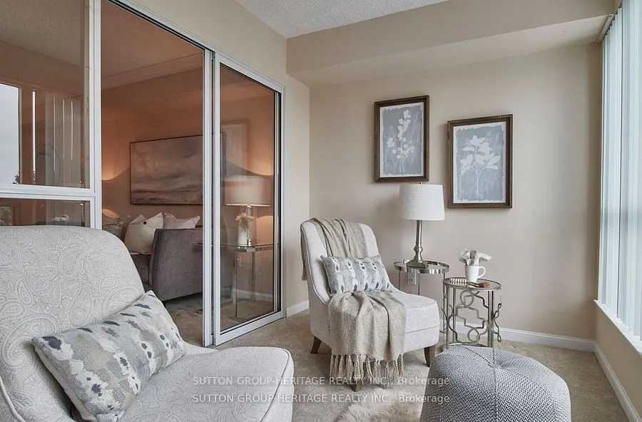 712 Rossland Road E, #401