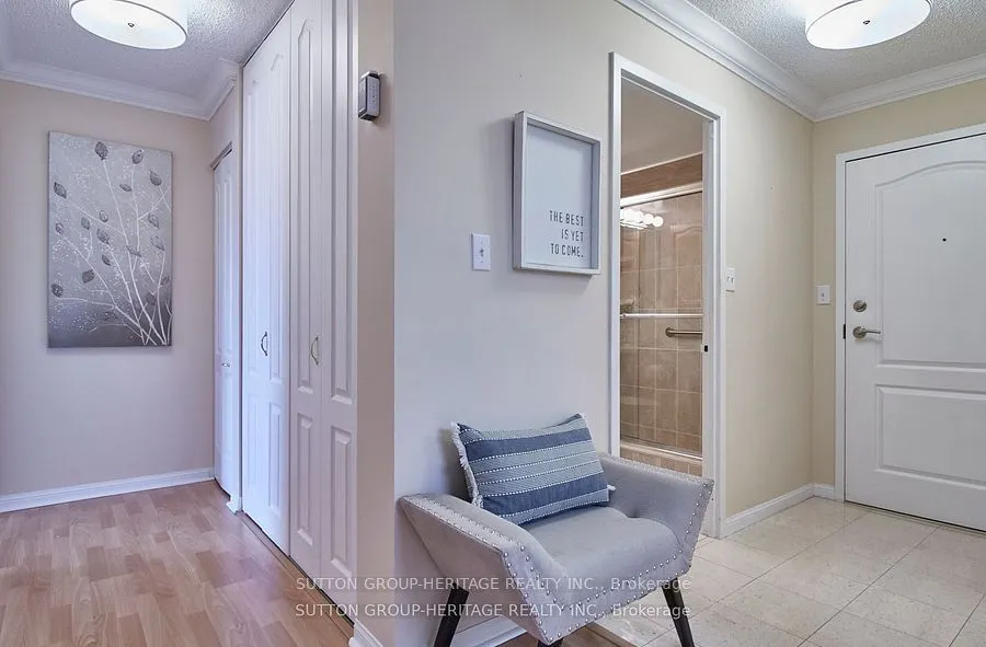 712 Rossland Road E, #401