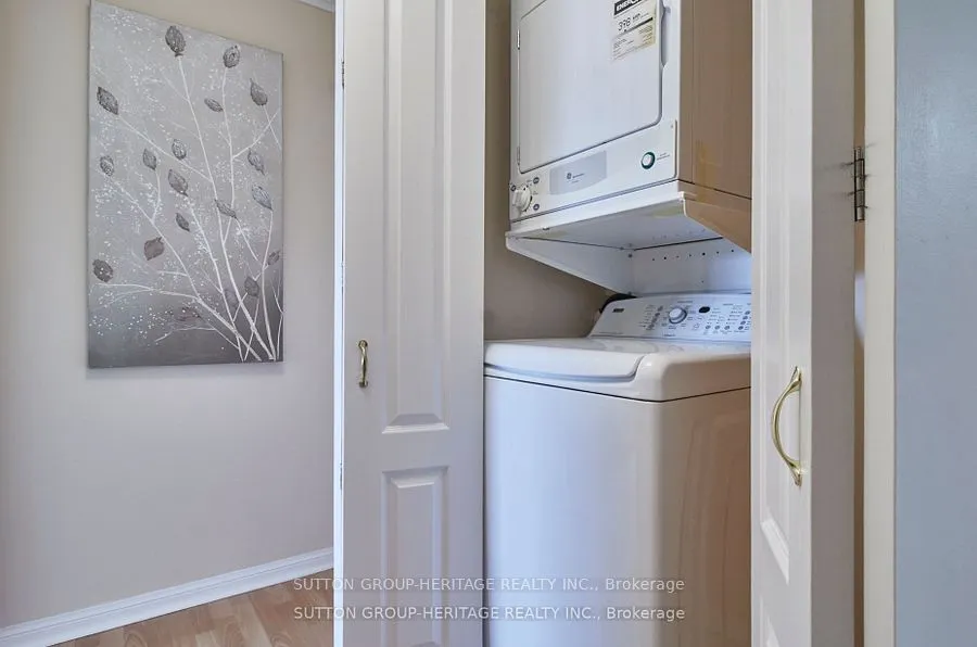712 Rossland Road E, #401