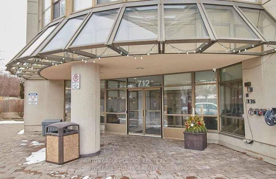 712 Rossland Road E, #401
