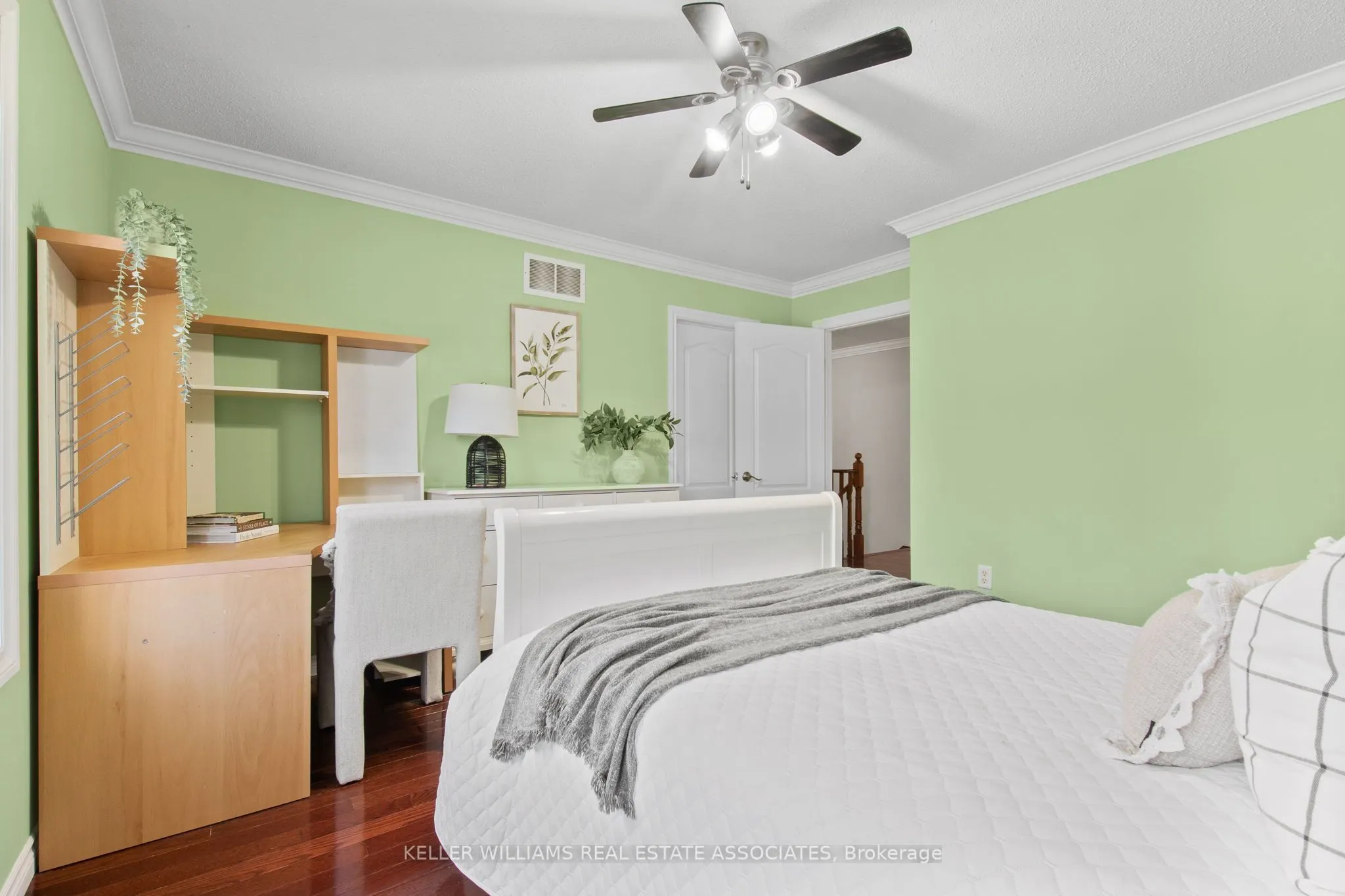 10 Westacott Crescent