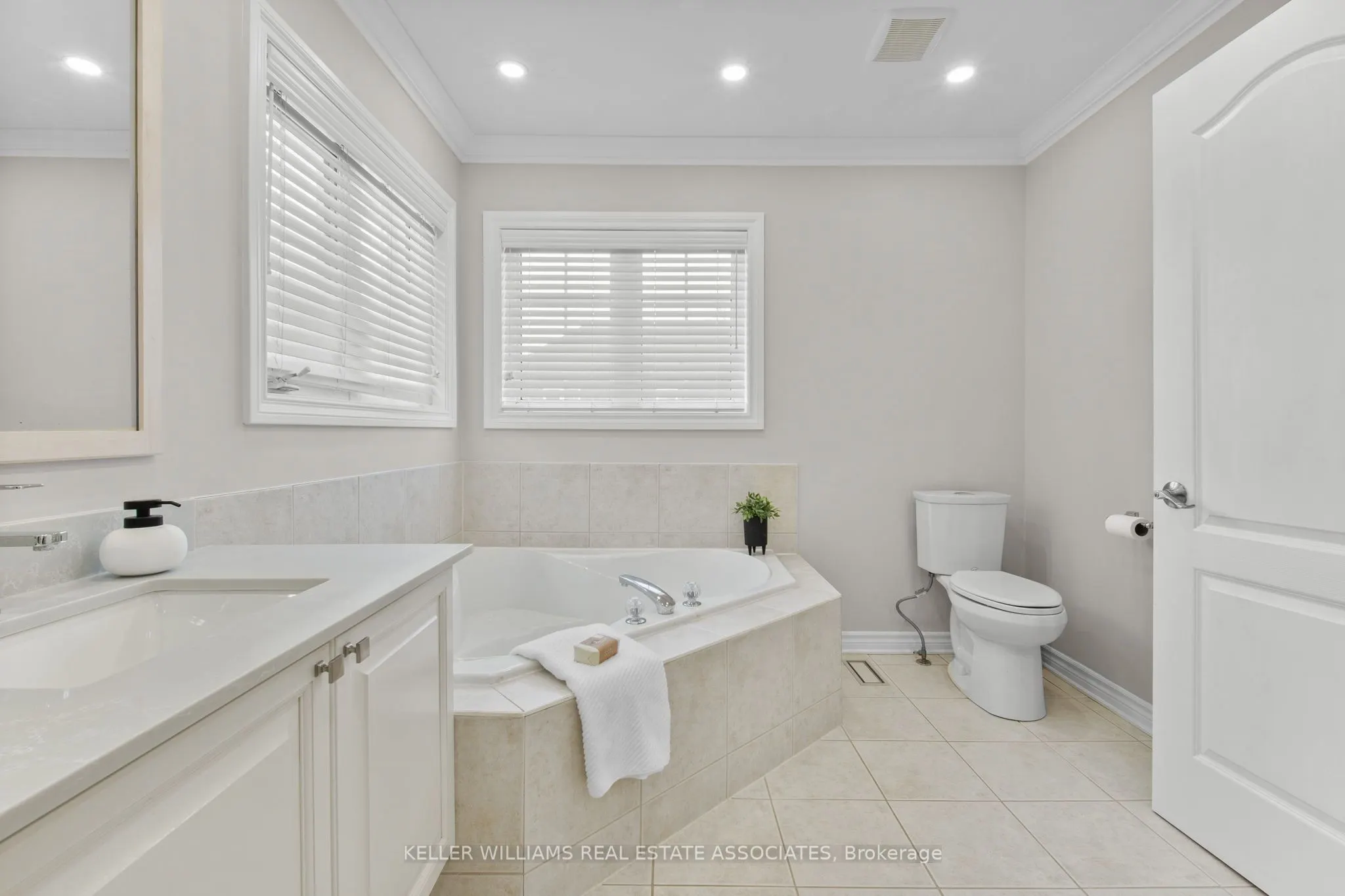 10 Westacott Crescent