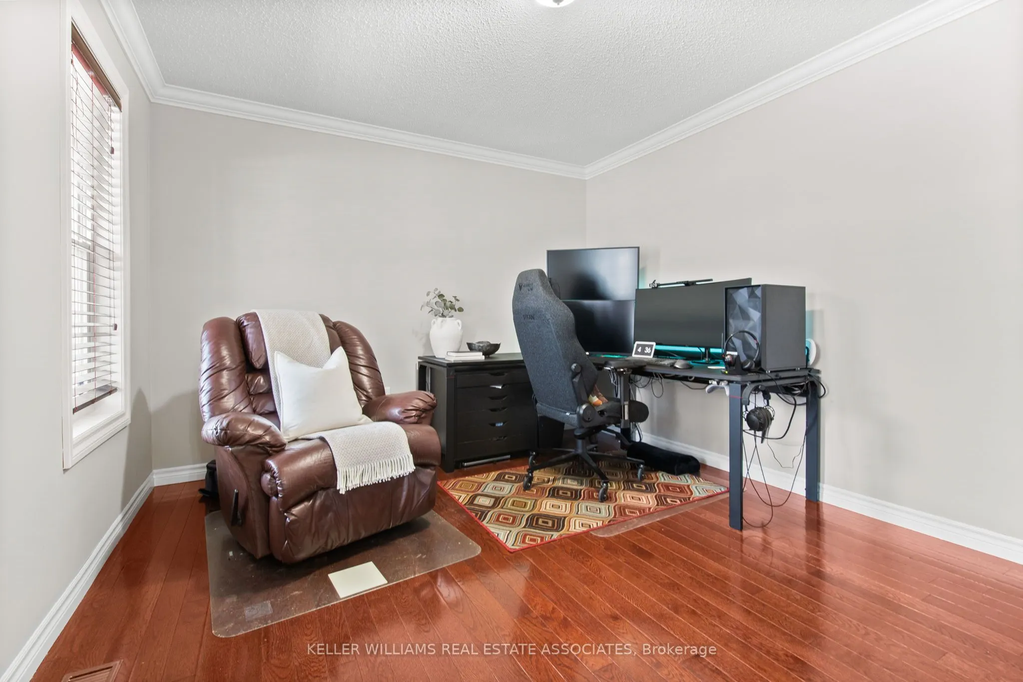 10 Westacott Crescent