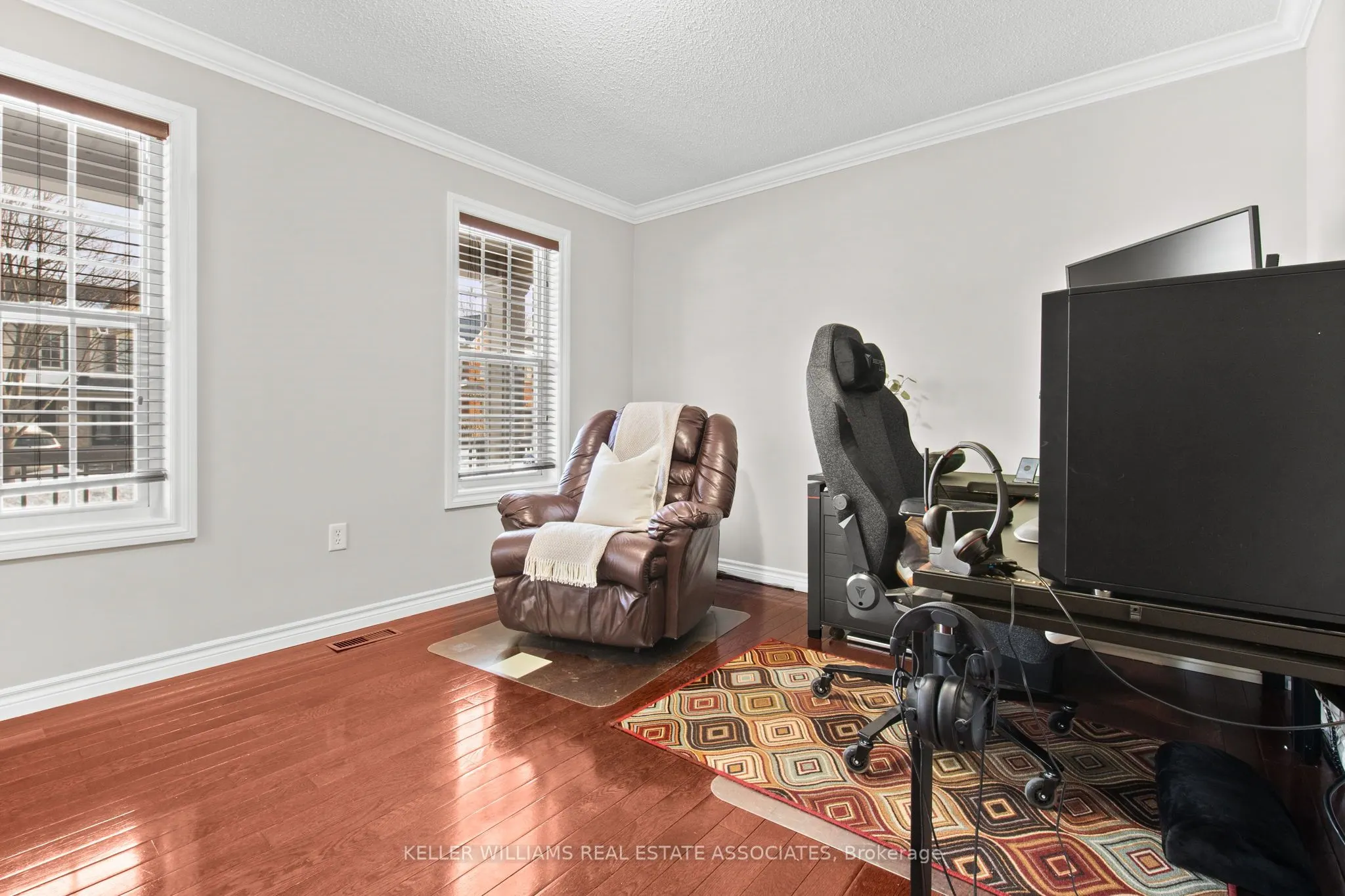 10 Westacott Crescent