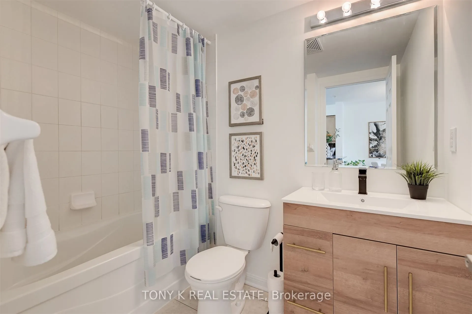 60 Mendelssohn Street, #302