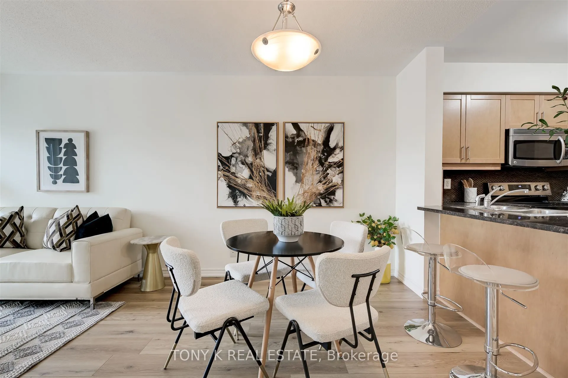 60 Mendelssohn Street, #302